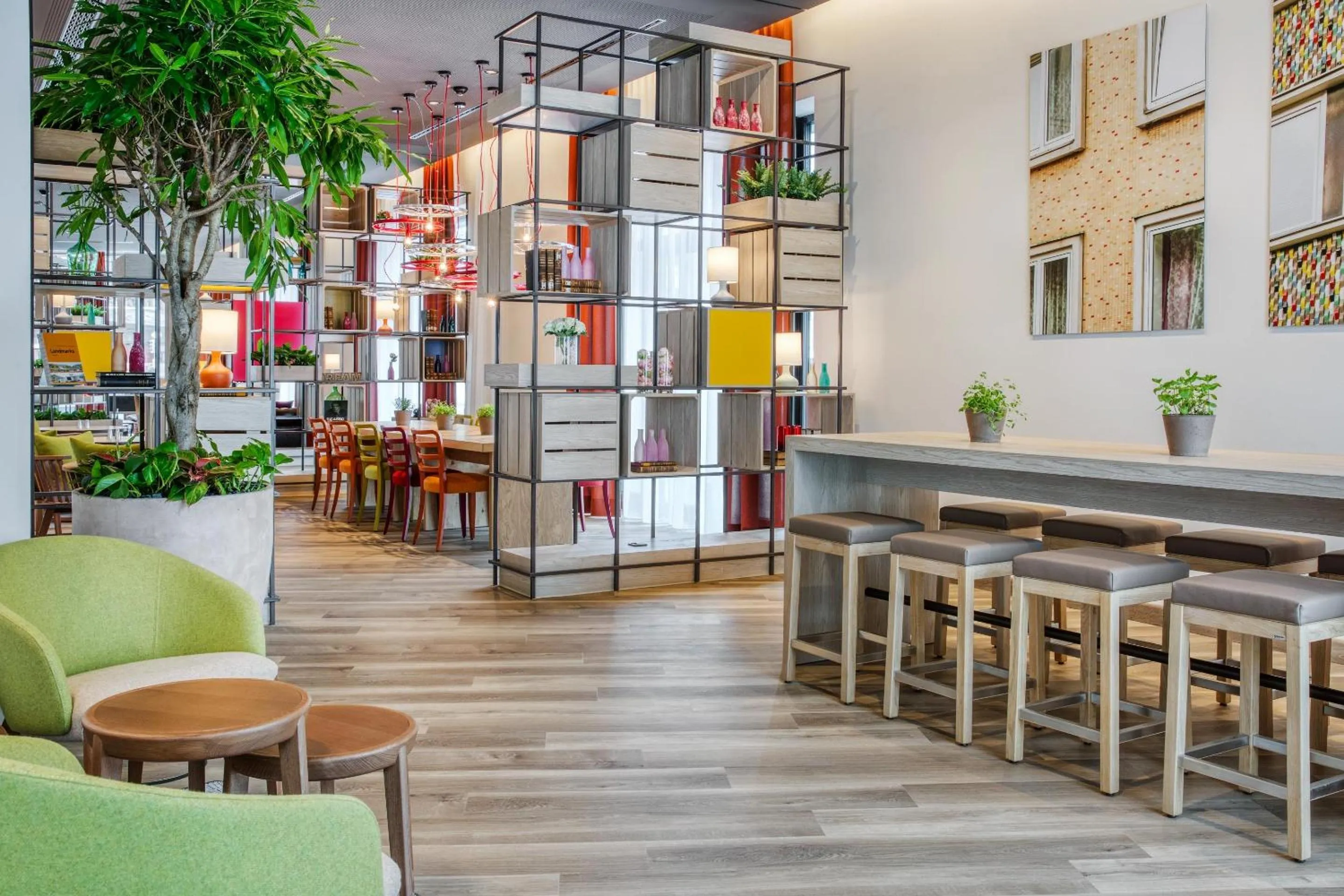 Lounge or bar in IntercityHotel Hannover Hauptbahnhof-Ost