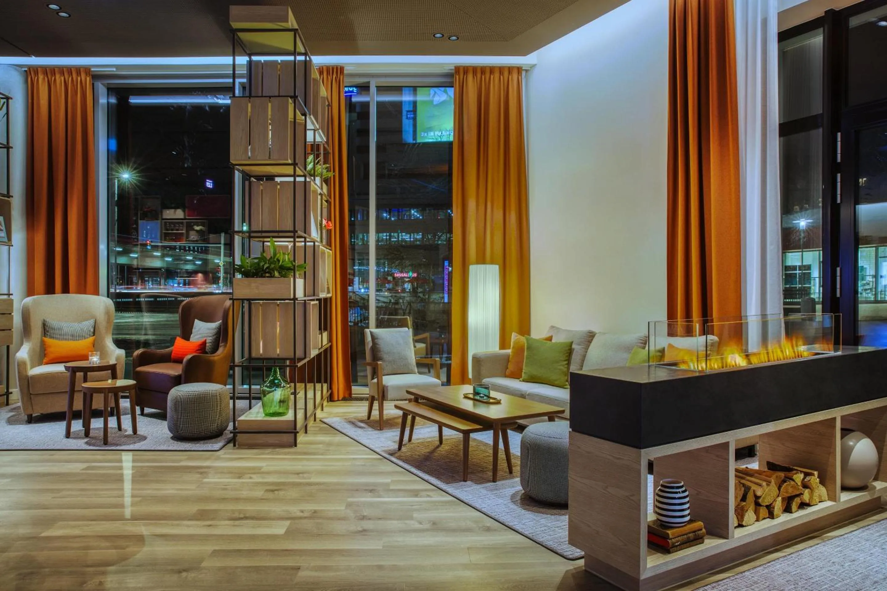 Lounge or bar in IntercityHotel Hannover Hauptbahnhof-Ost