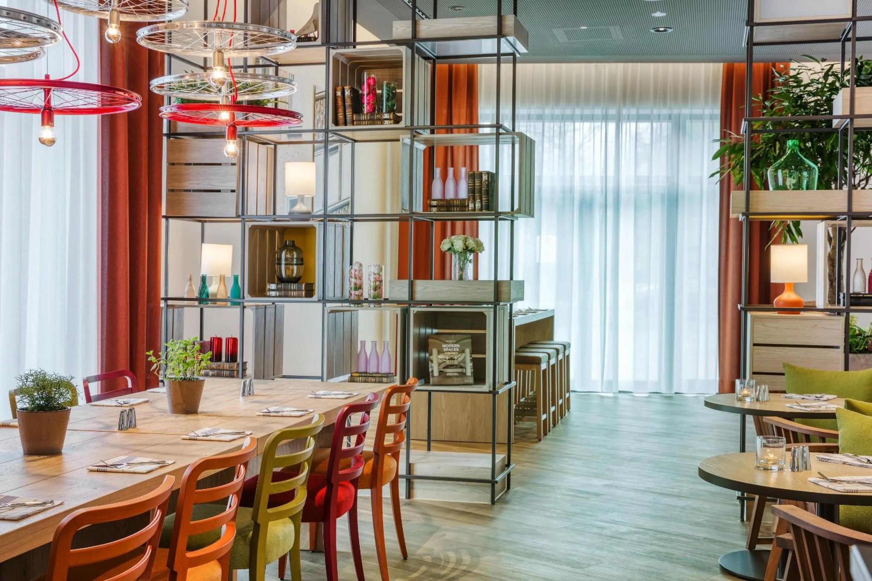 Lounge or bar in IntercityHotel Hannover Hauptbahnhof-Ost