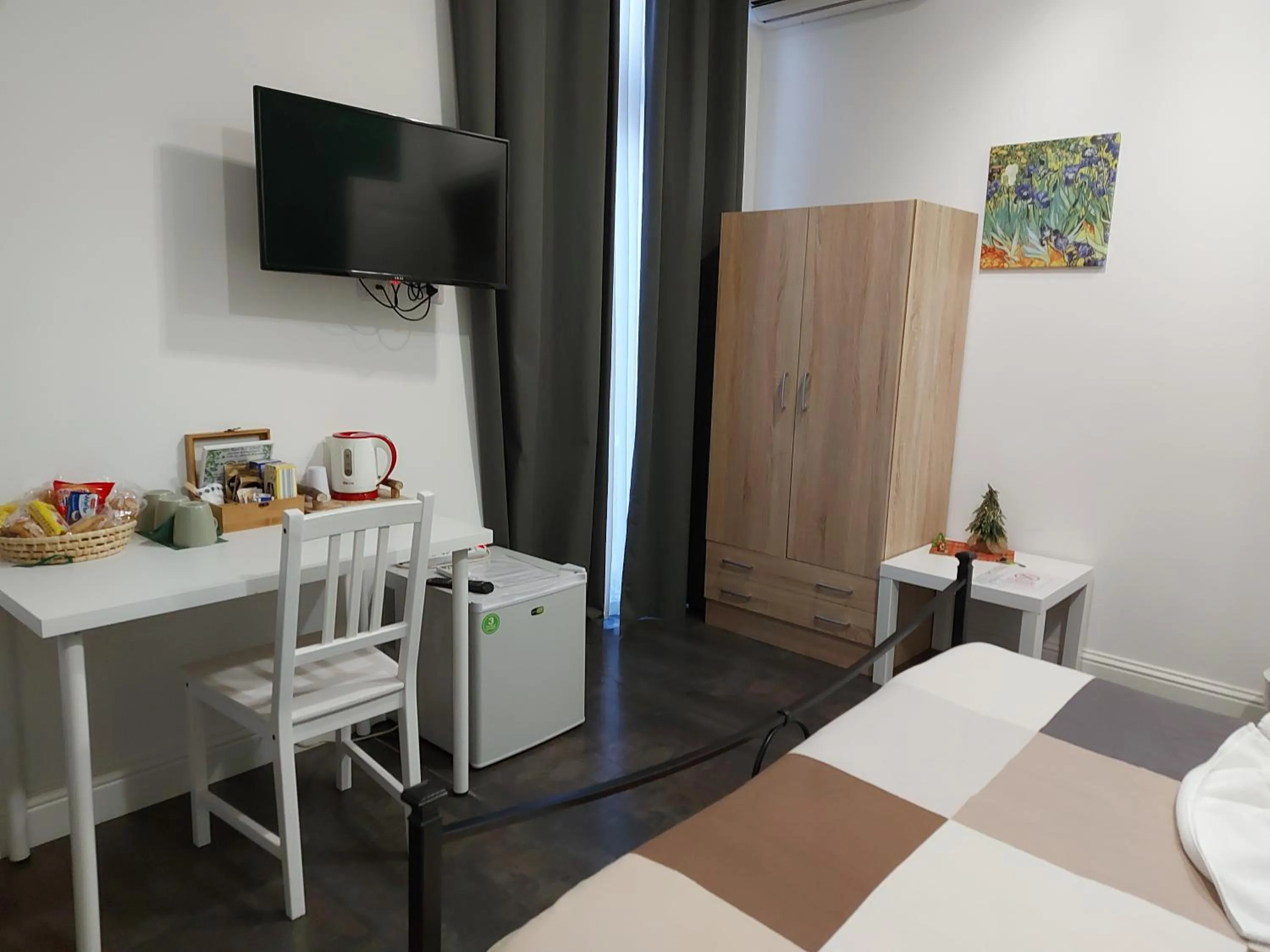 Photo of the whole room, Bed in B&B Giardino Bellini-centro