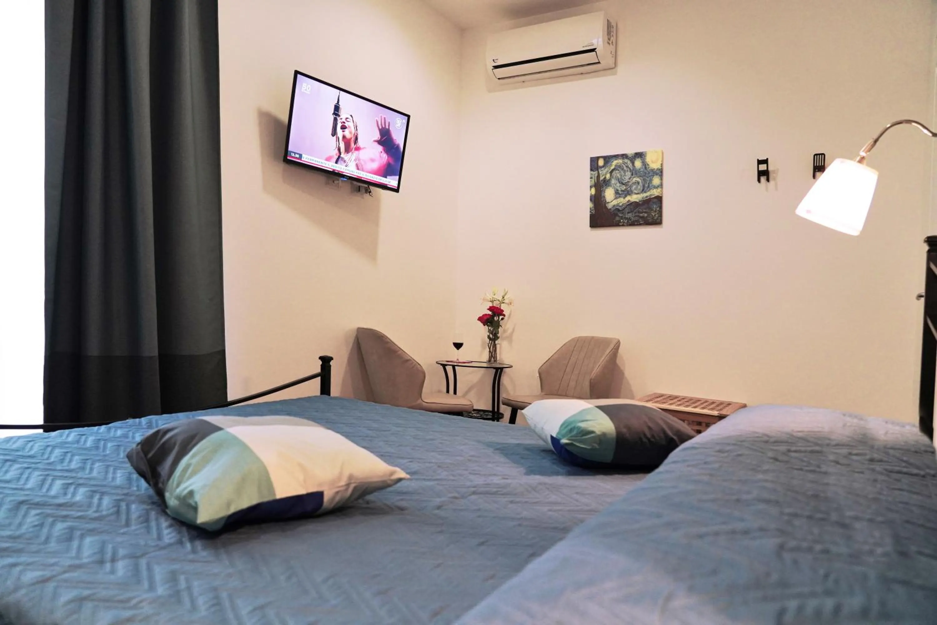 Photo of the whole room, Bed in B&B Giardino Bellini-centro