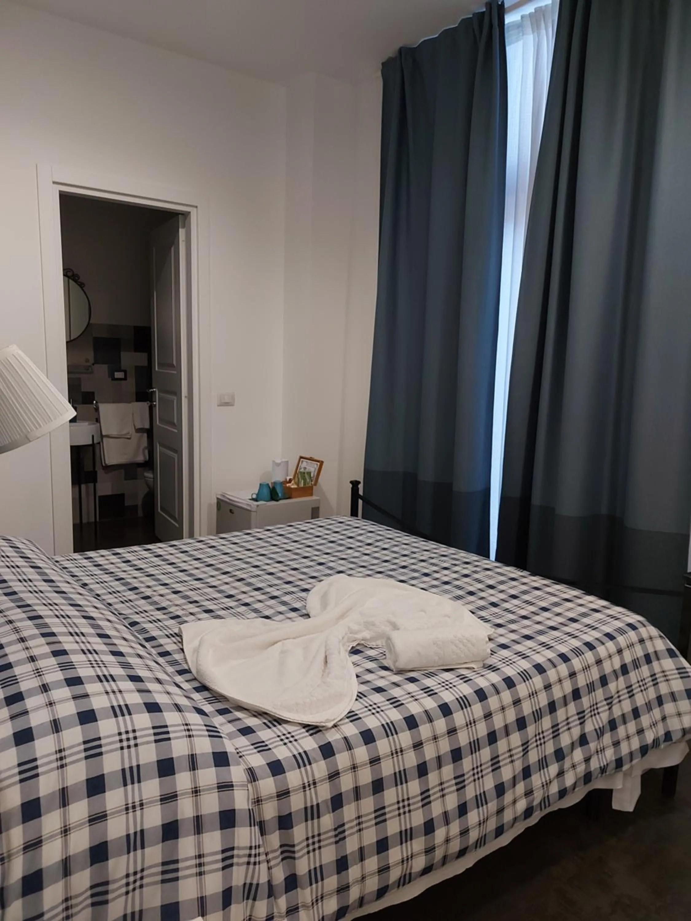 Photo of the whole room, Bed in B&B Giardino Bellini-centro