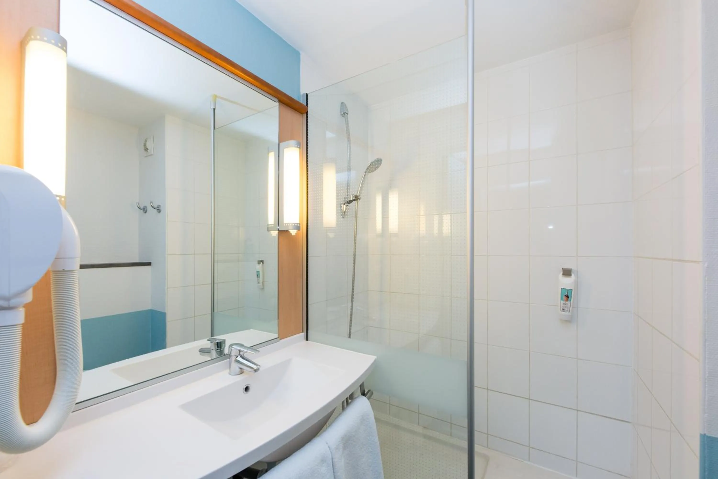 Shower in ibis Sisteron