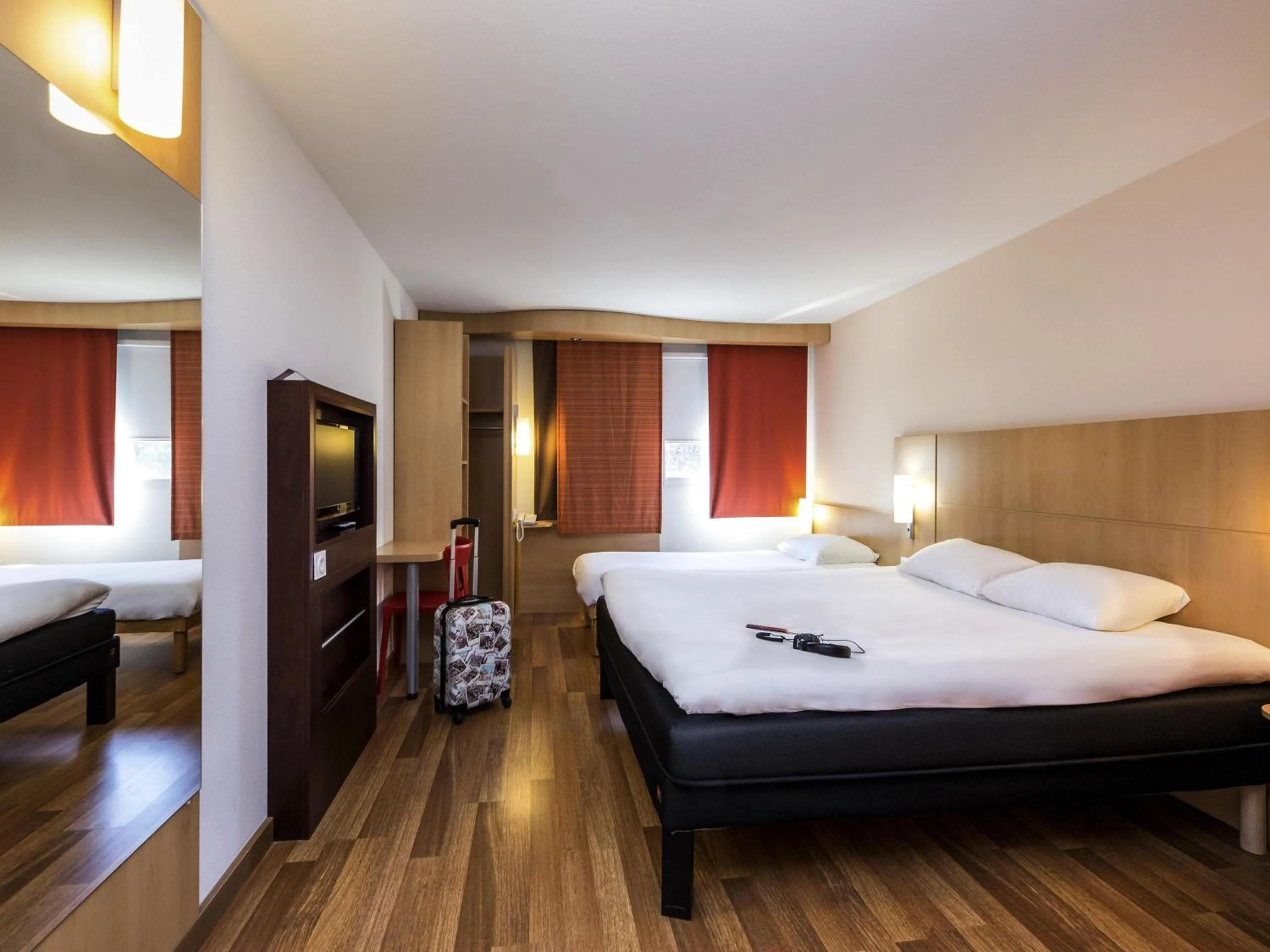 Bedroom, Bed in ibis Sisteron