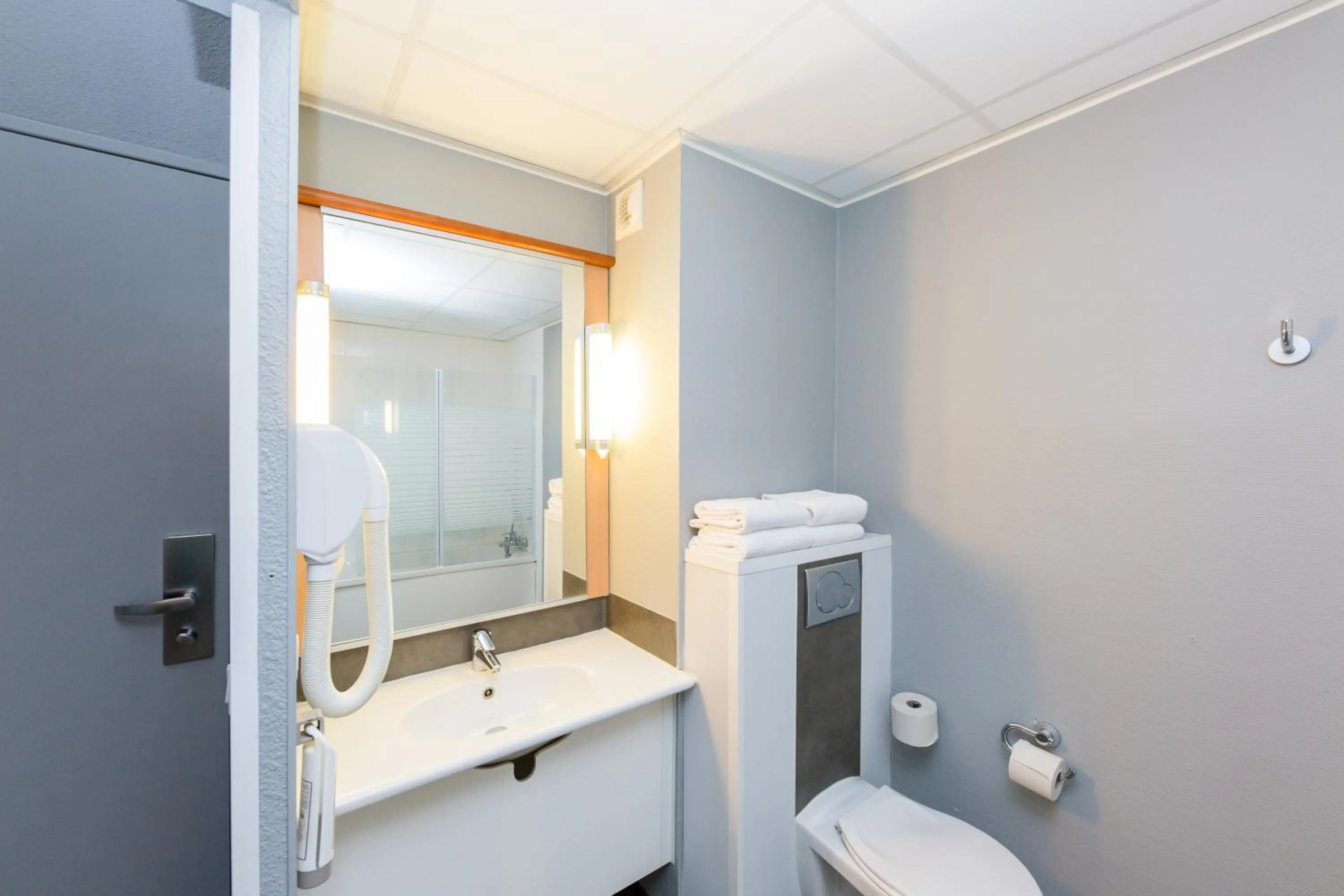 Toilet in ibis Sisteron
