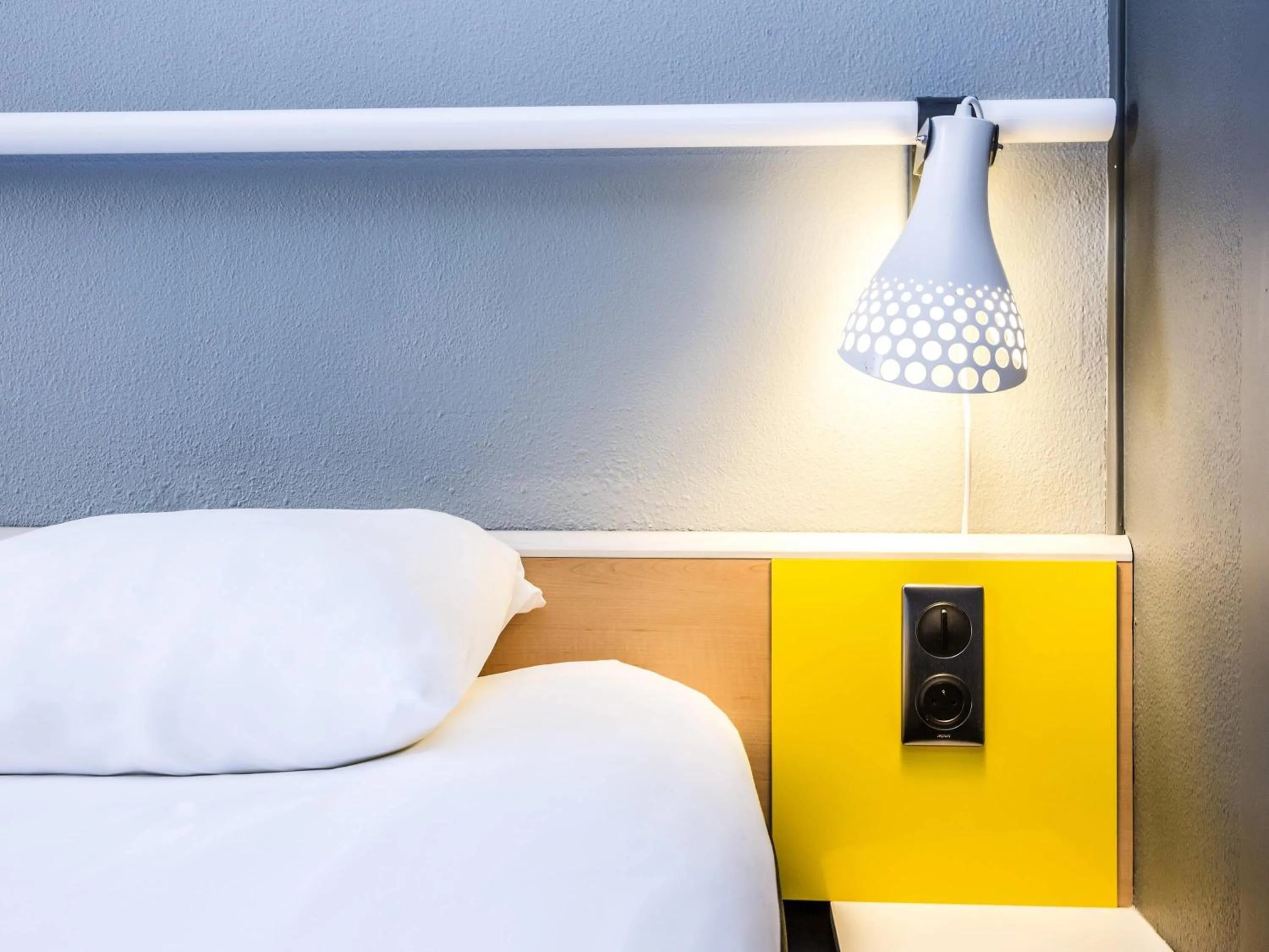 Bedroom, Bed in ibis Sisteron