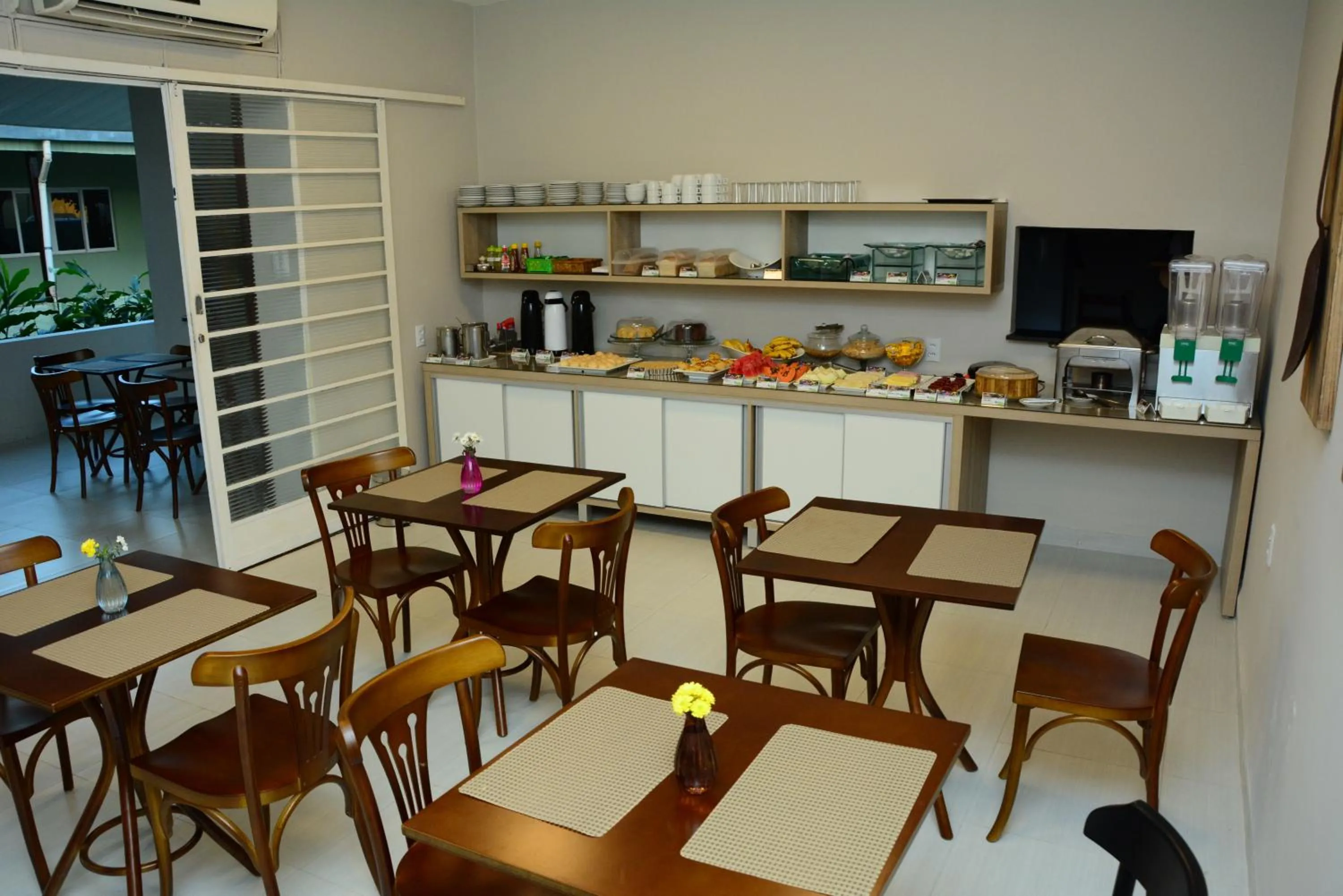 Buffet breakfast in Riviera Pantanal Hotel