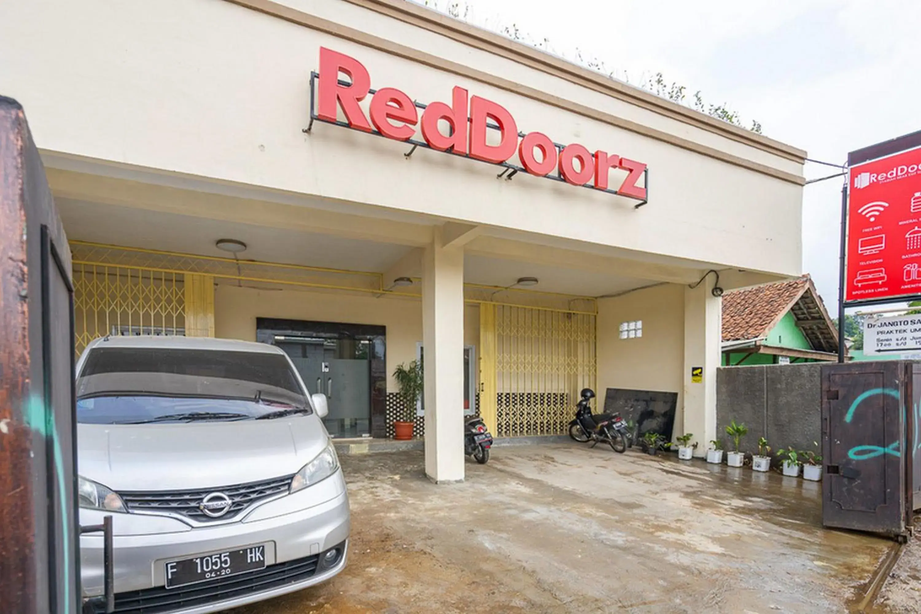 RedDoorz Syariah near Exit Toll Ciawi RedDoorz Syariah near Exit Toll Ciawi