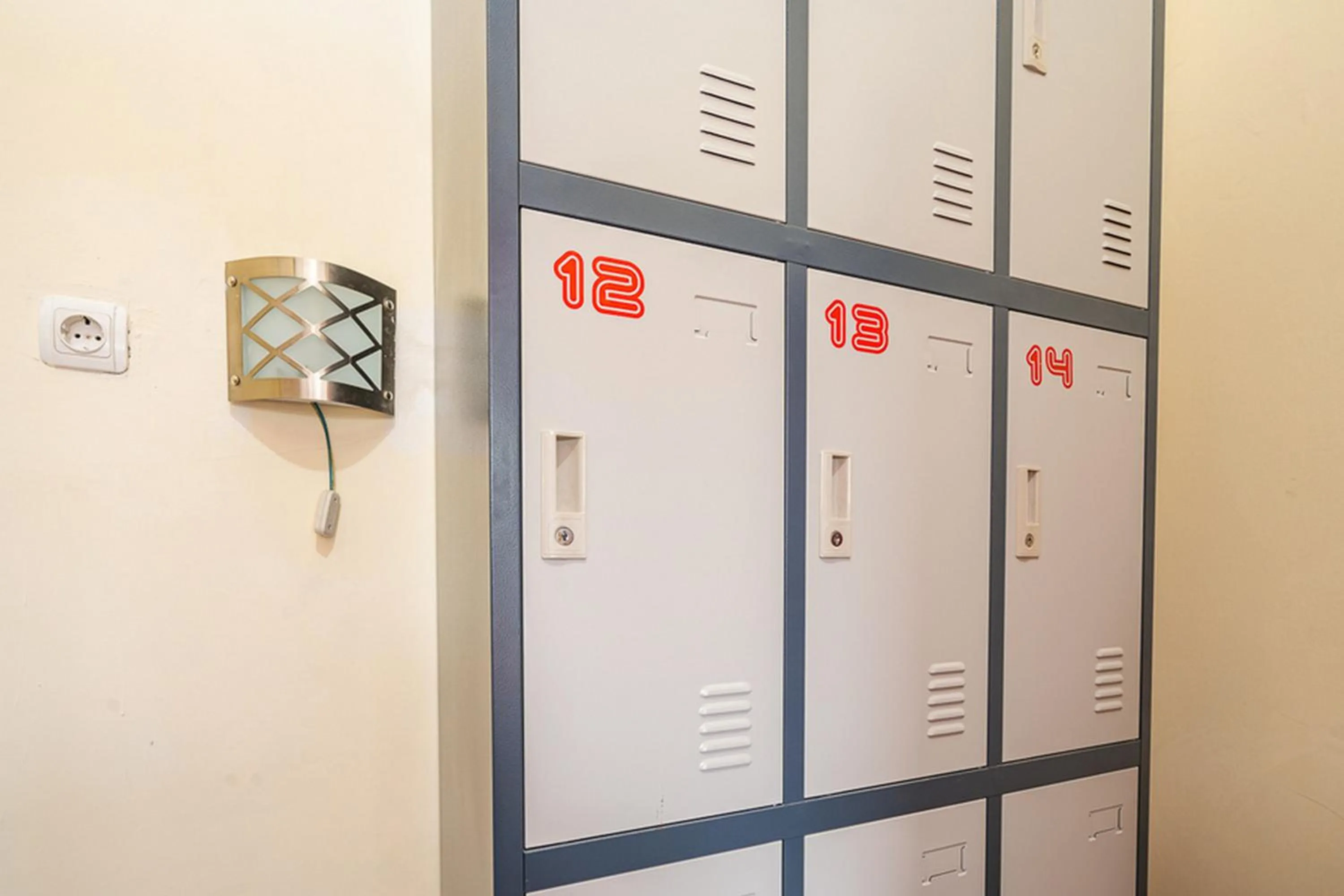 microwave in RedDoorz Syariah near Exit Toll Ciawi