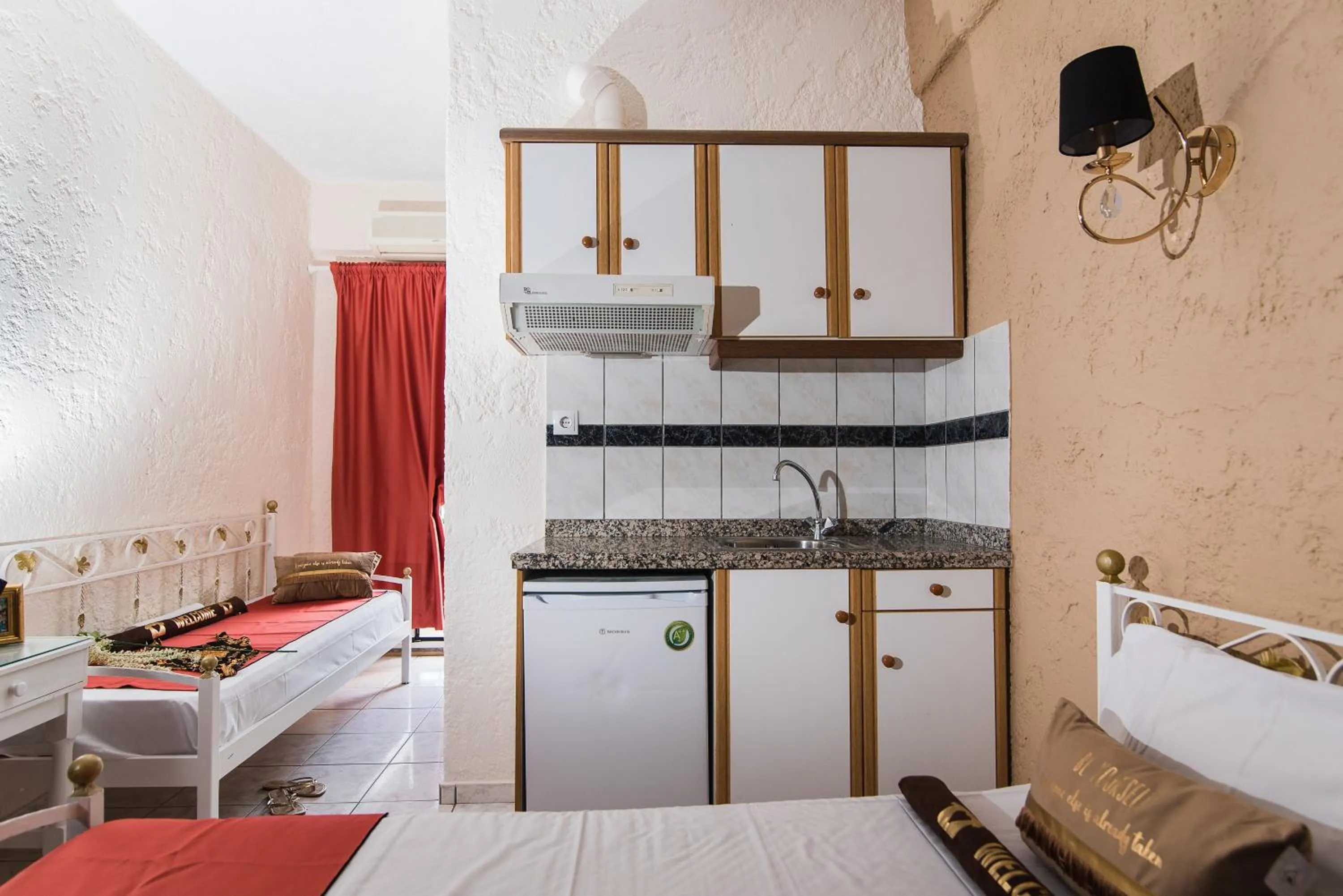 Kitchen or kitchenette, Bed in Oasis Studios