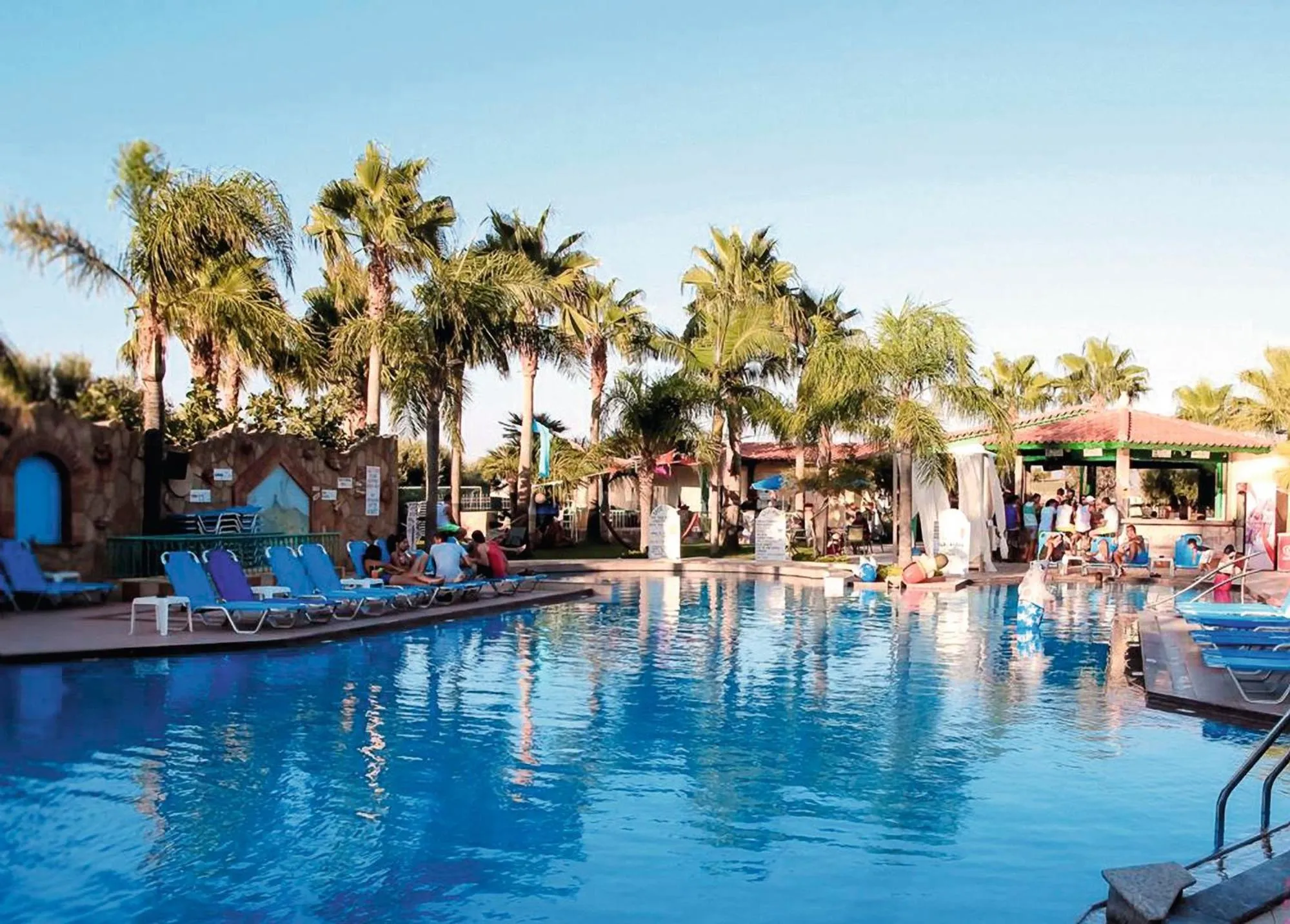 Swimming pool in Oasis Studios