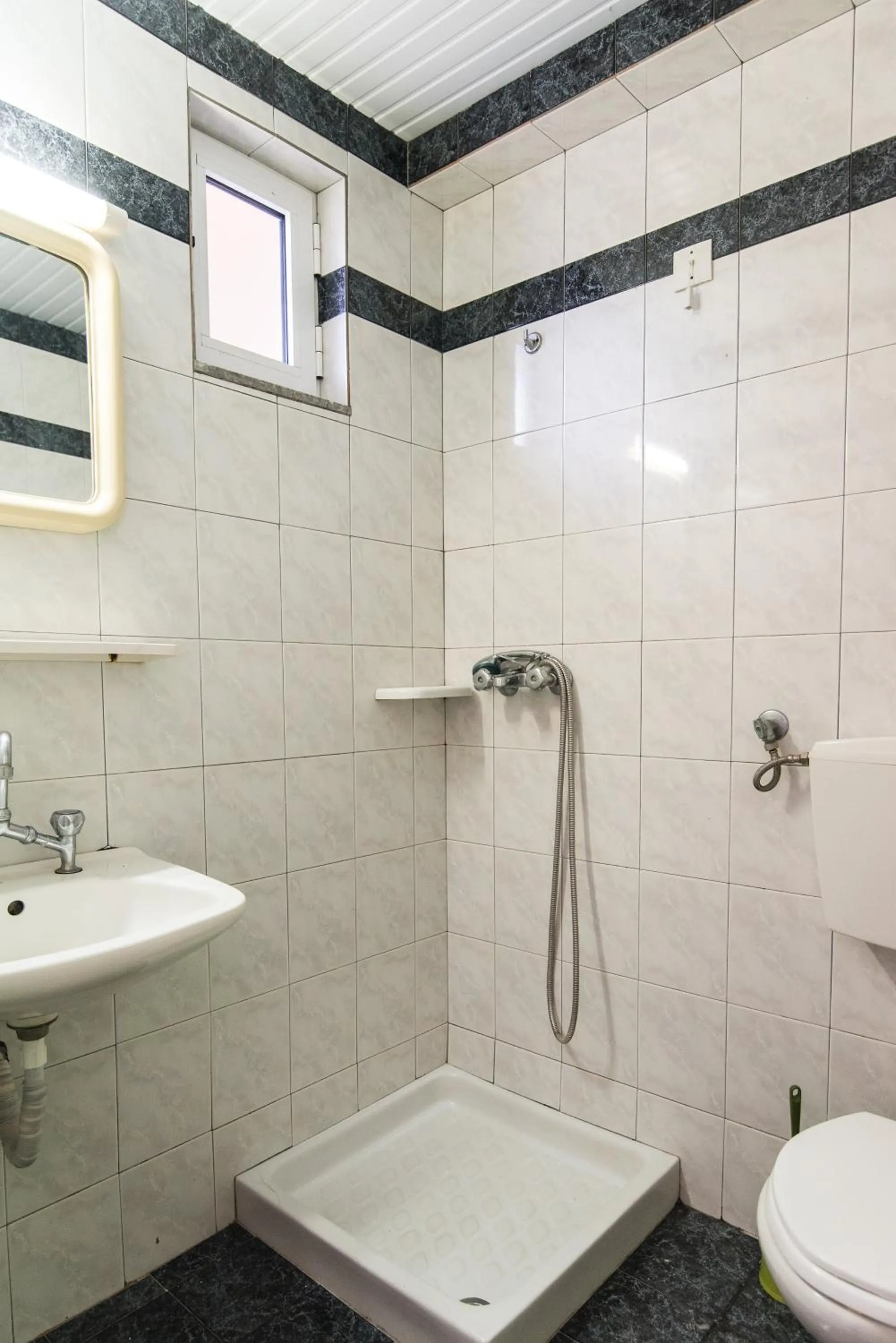 Bathroom in Oasis Studios