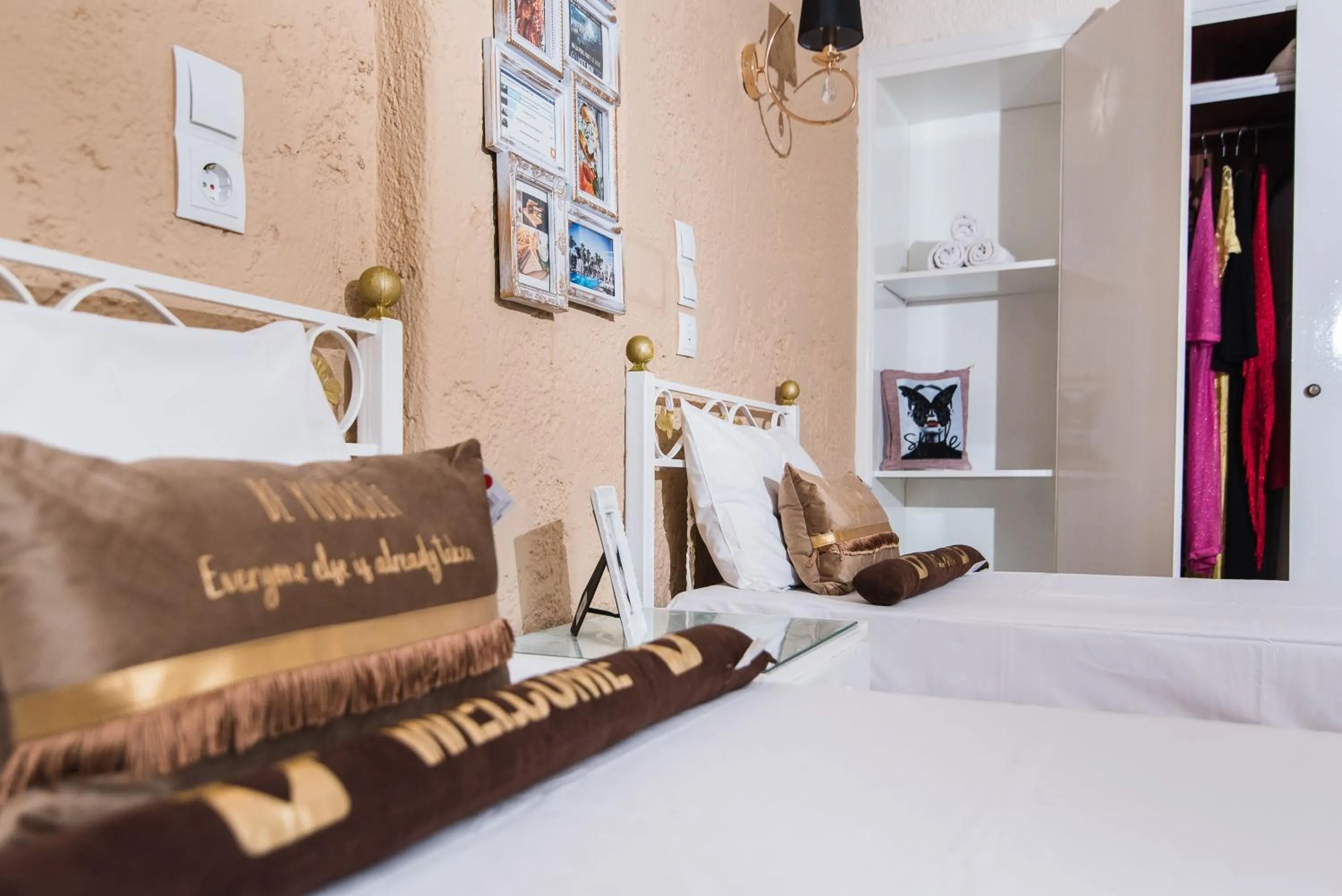 Bedroom, Bed in Oasis Studios