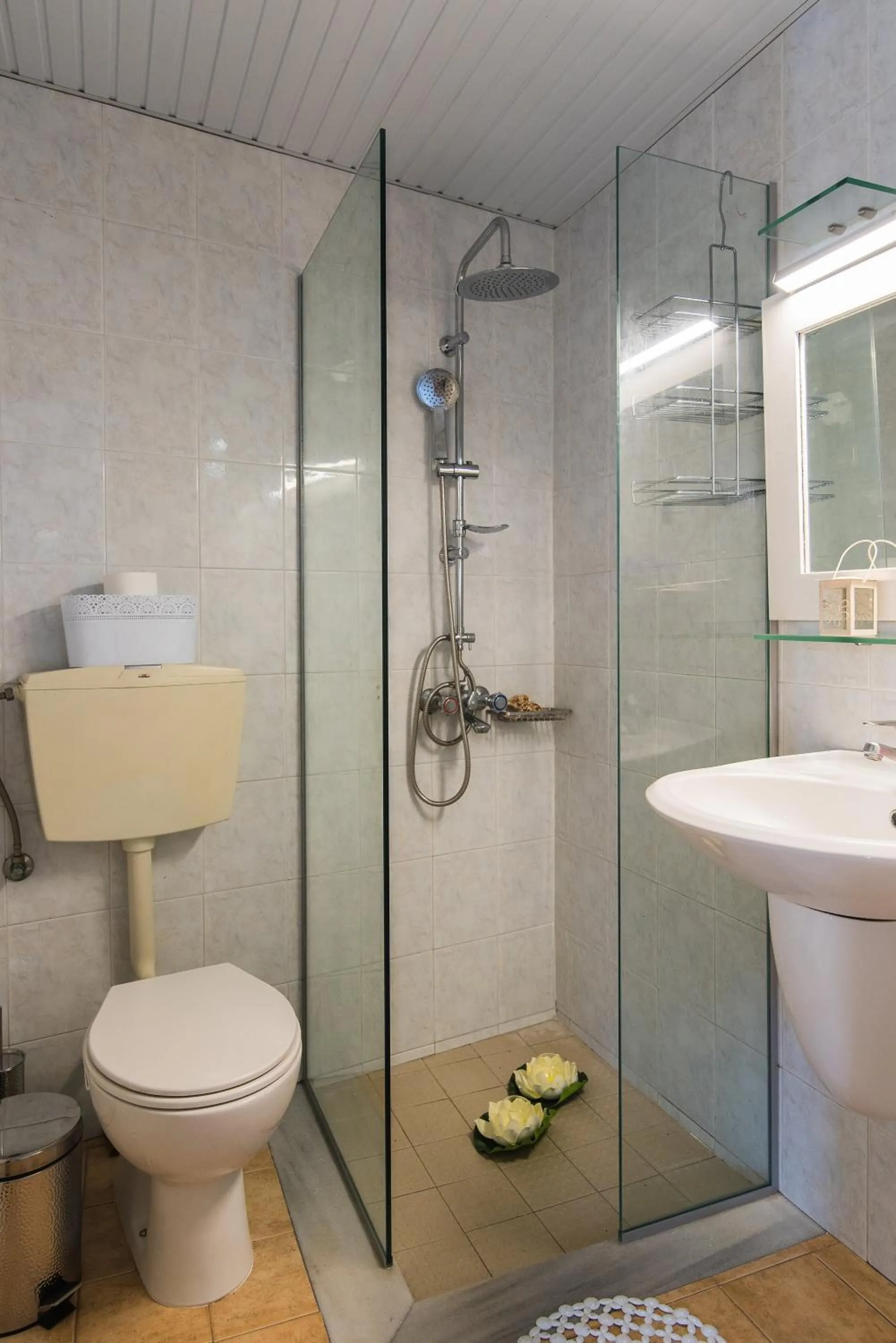 Bathroom in Oasis Studios