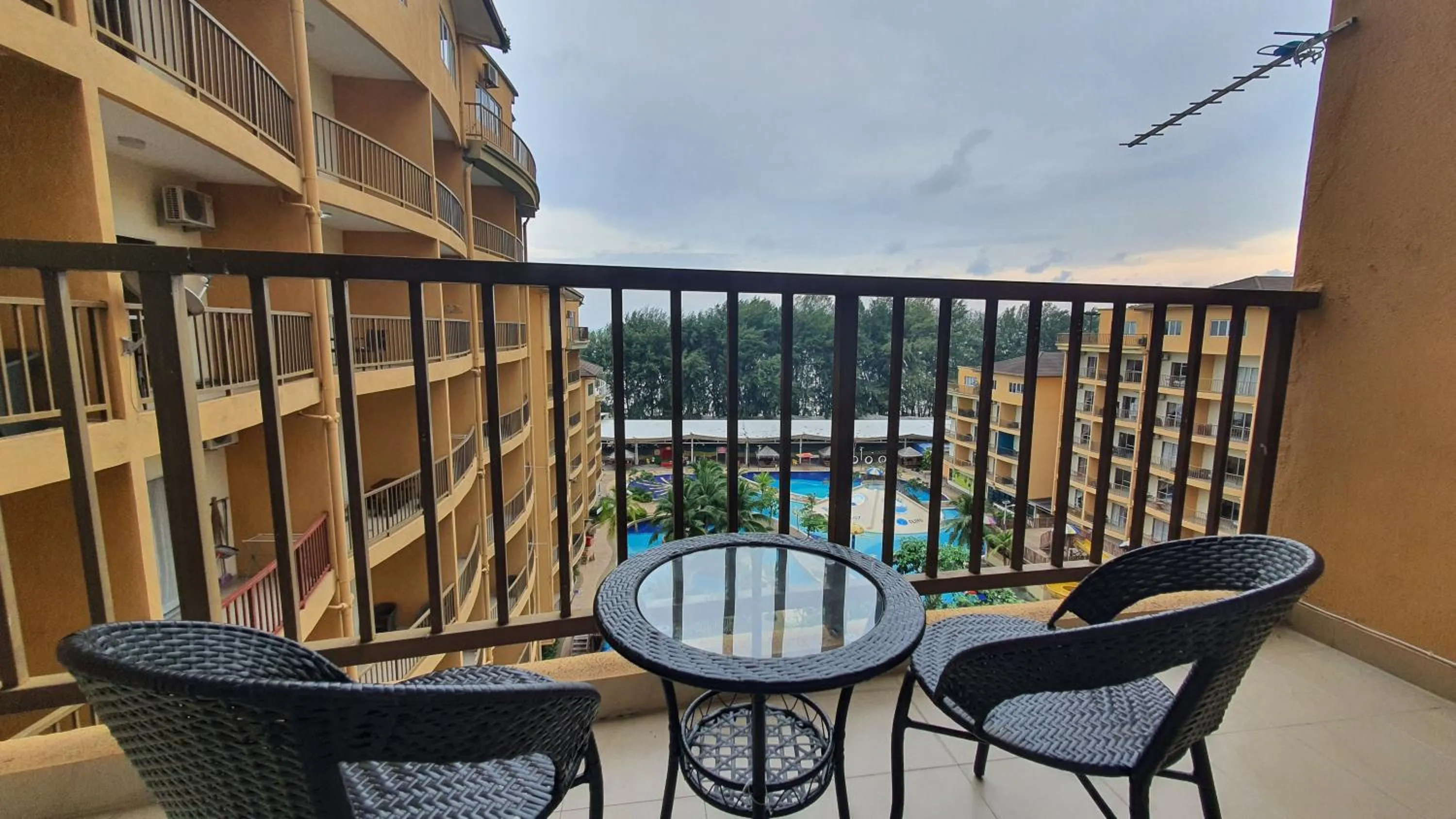 Balcony/Terrace in Gold Coast Morib Themepark View Studio