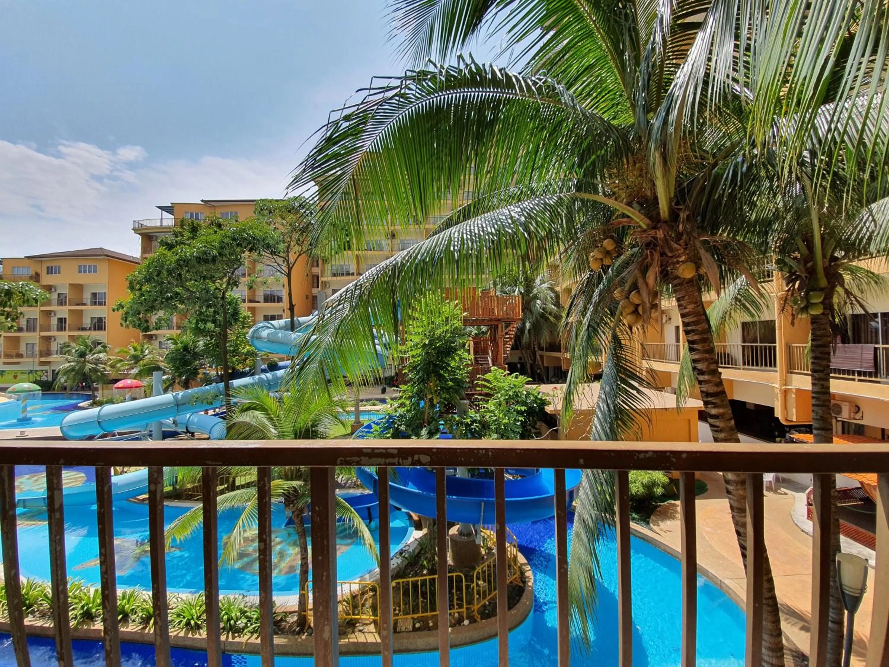 Balcony/Terrace in Gold Coast Morib Themepark View Studio