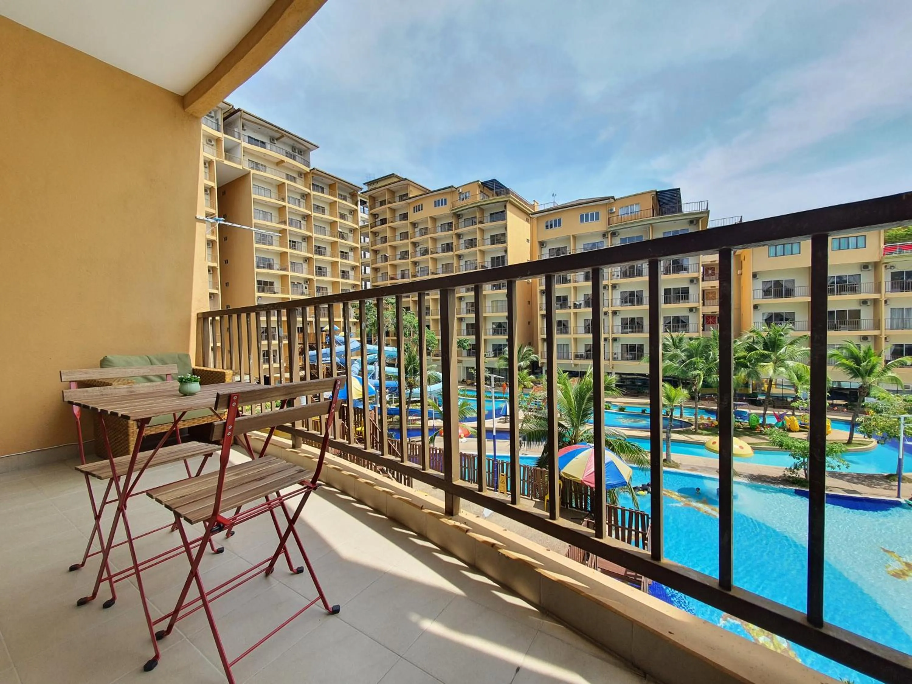 Balcony/Terrace in Gold Coast Morib Themepark View Studio