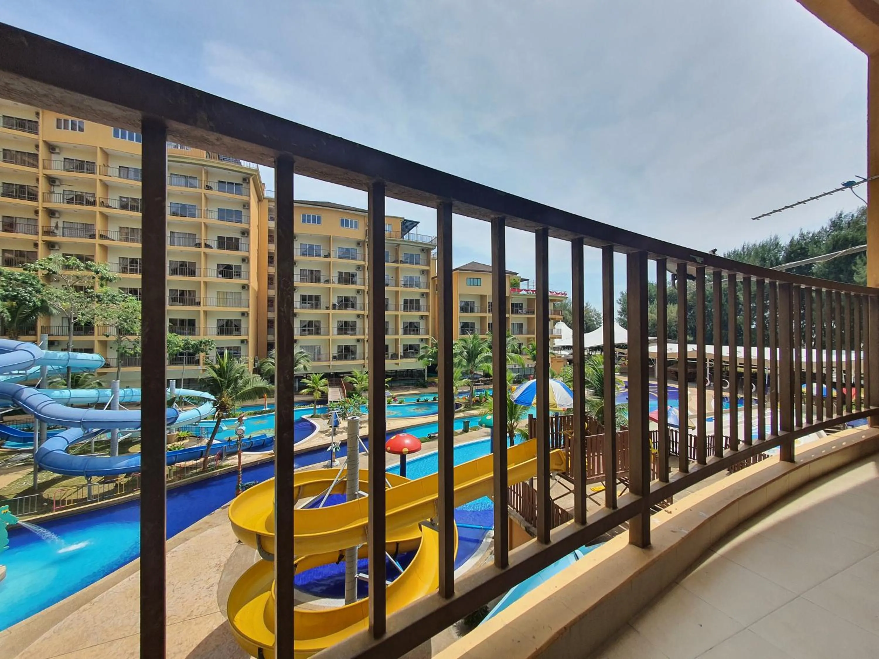 Balcony/Terrace in Gold Coast Morib Themepark View Studio