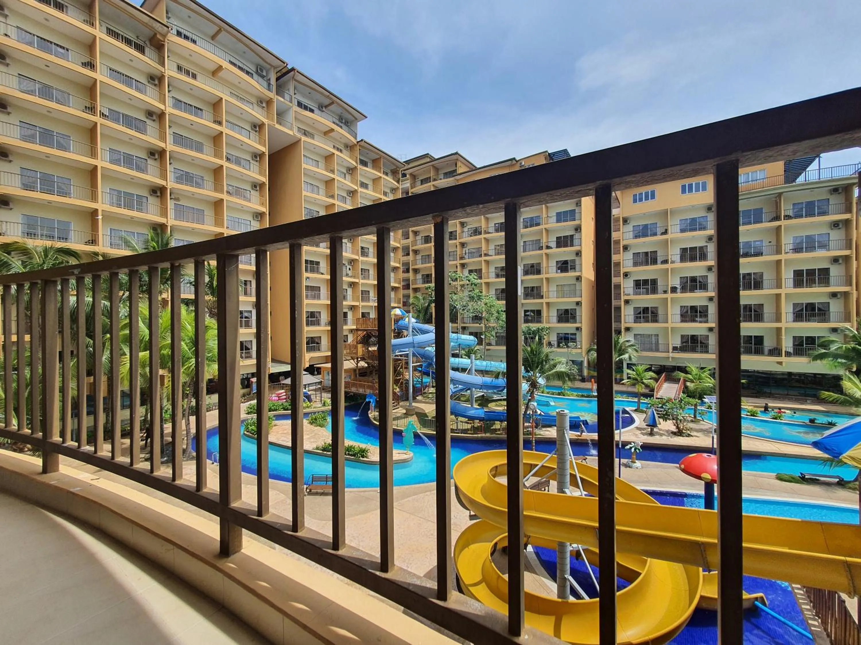 Balcony/Terrace in Gold Coast Morib Themepark View Studio