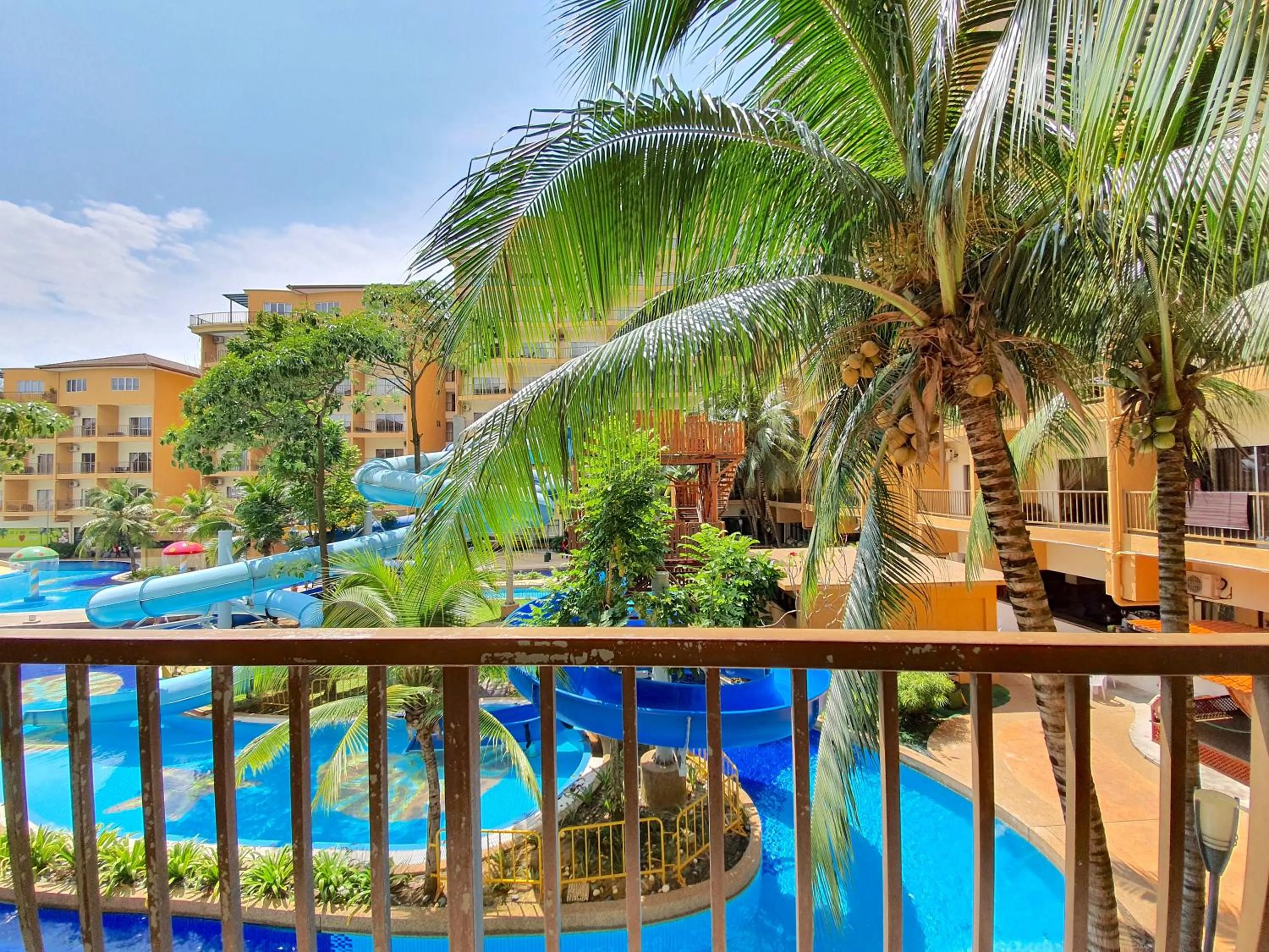 Balcony/Terrace in Gold Coast Morib Themepark View Studio