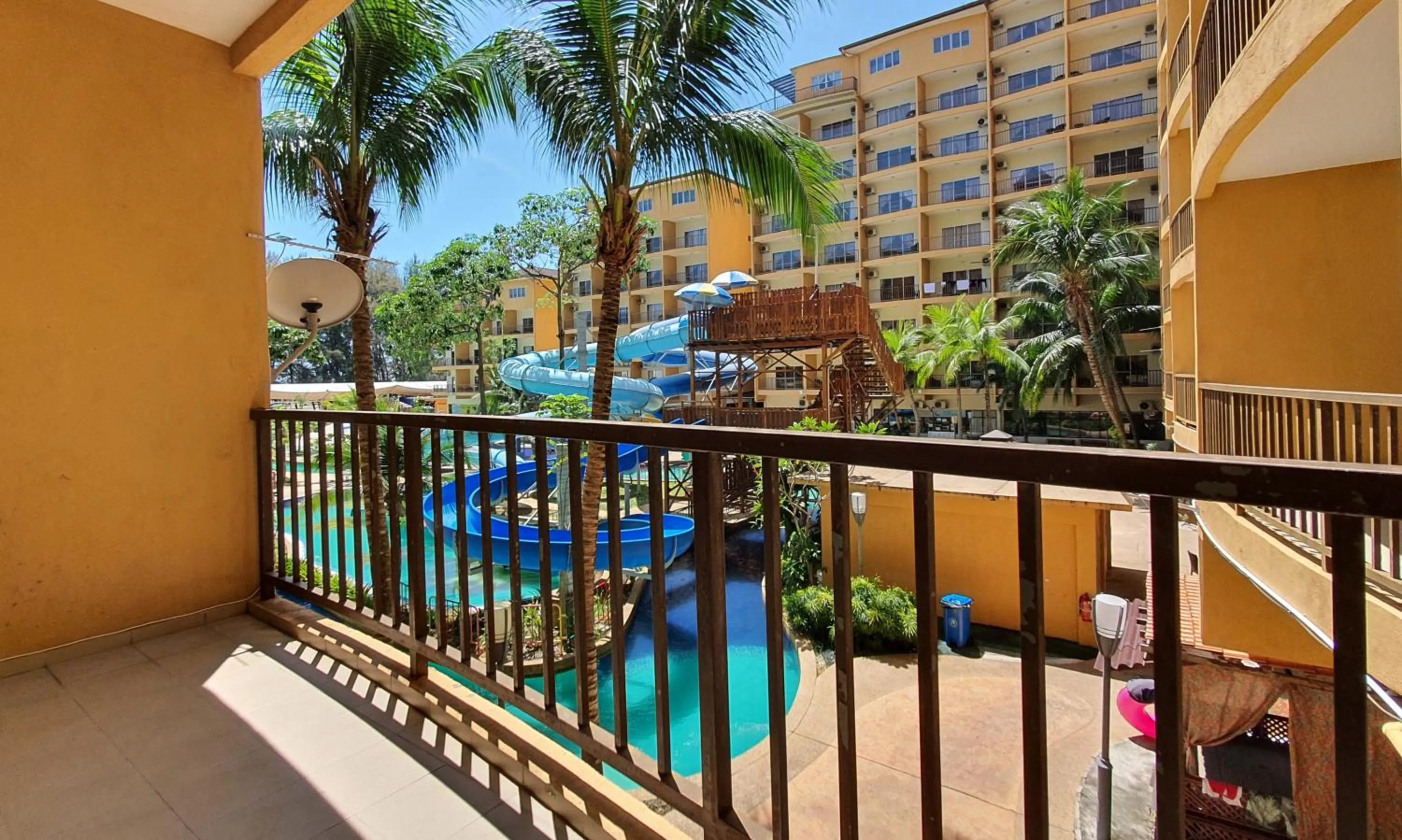 Balcony/Terrace in Gold Coast Morib Themepark View Studio