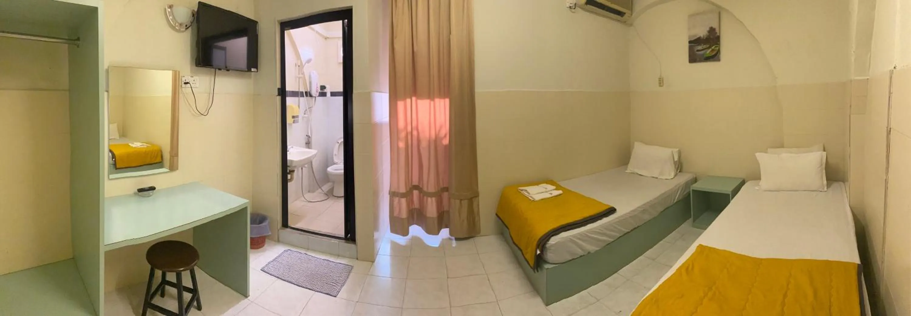 Bed in Fairway Hotel