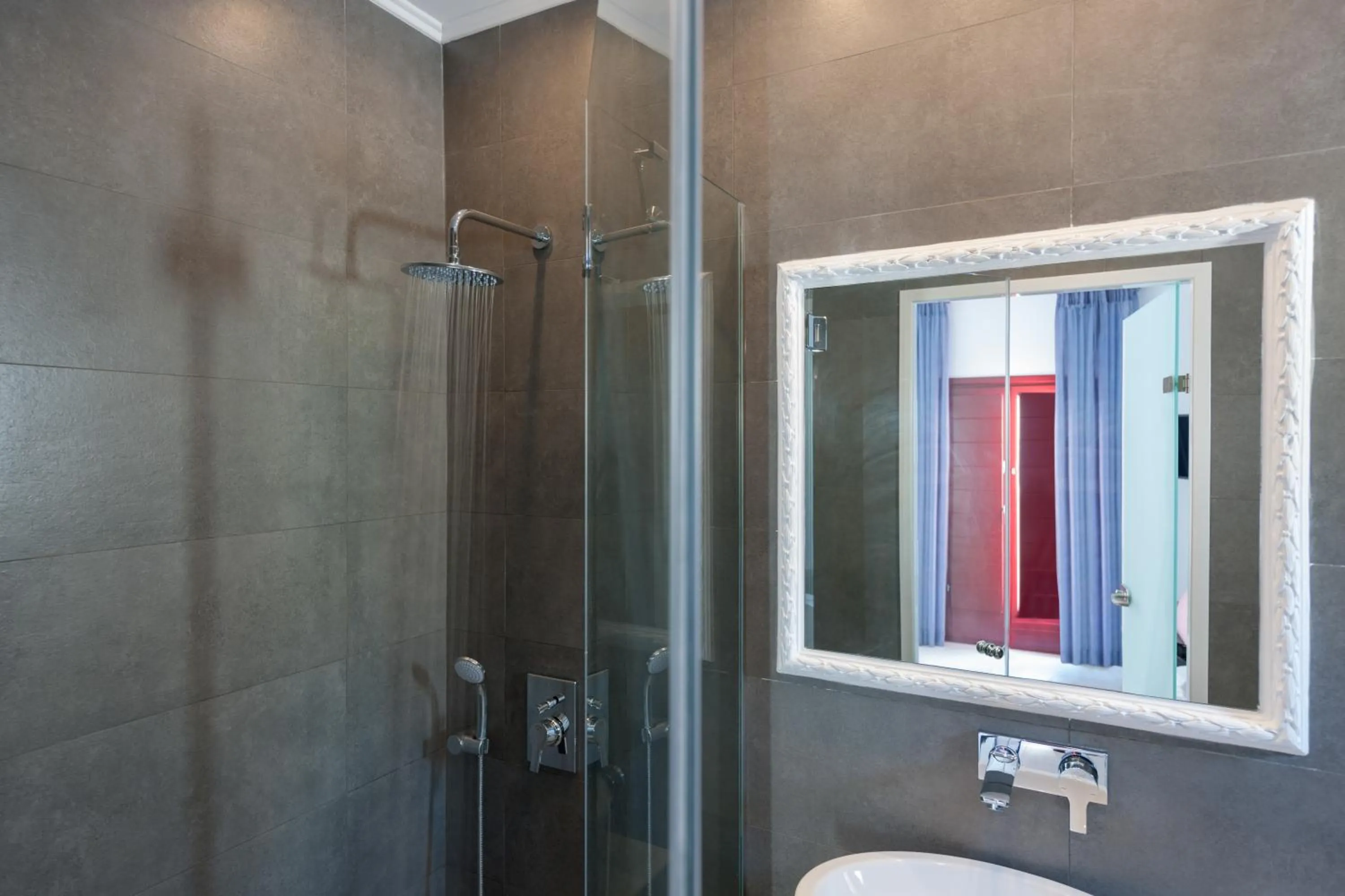 Bathroom in MAR n MAR CROWN HOTEL-SUITES