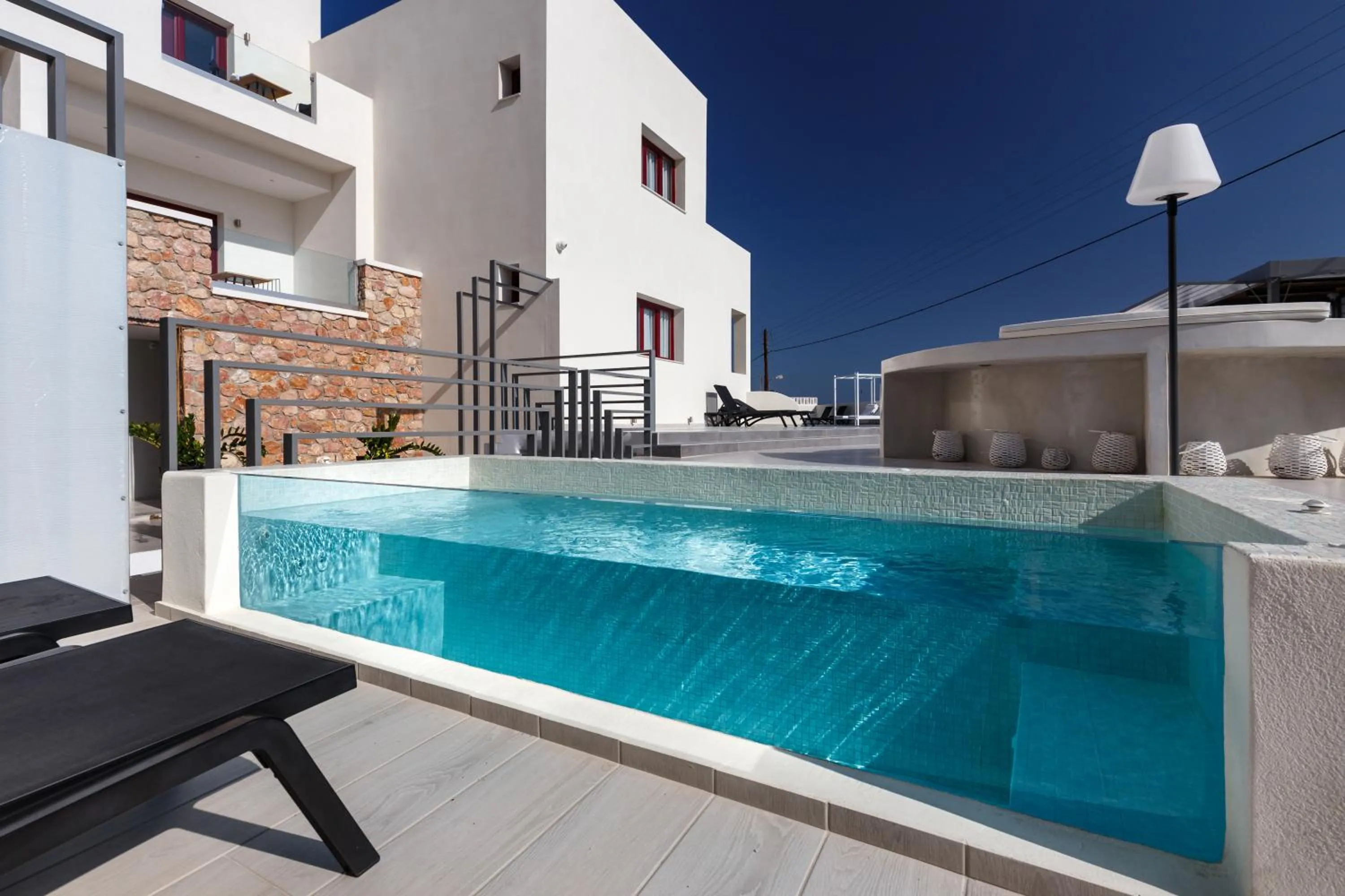 MAR n MAR CROWN HOTEL-SUITES