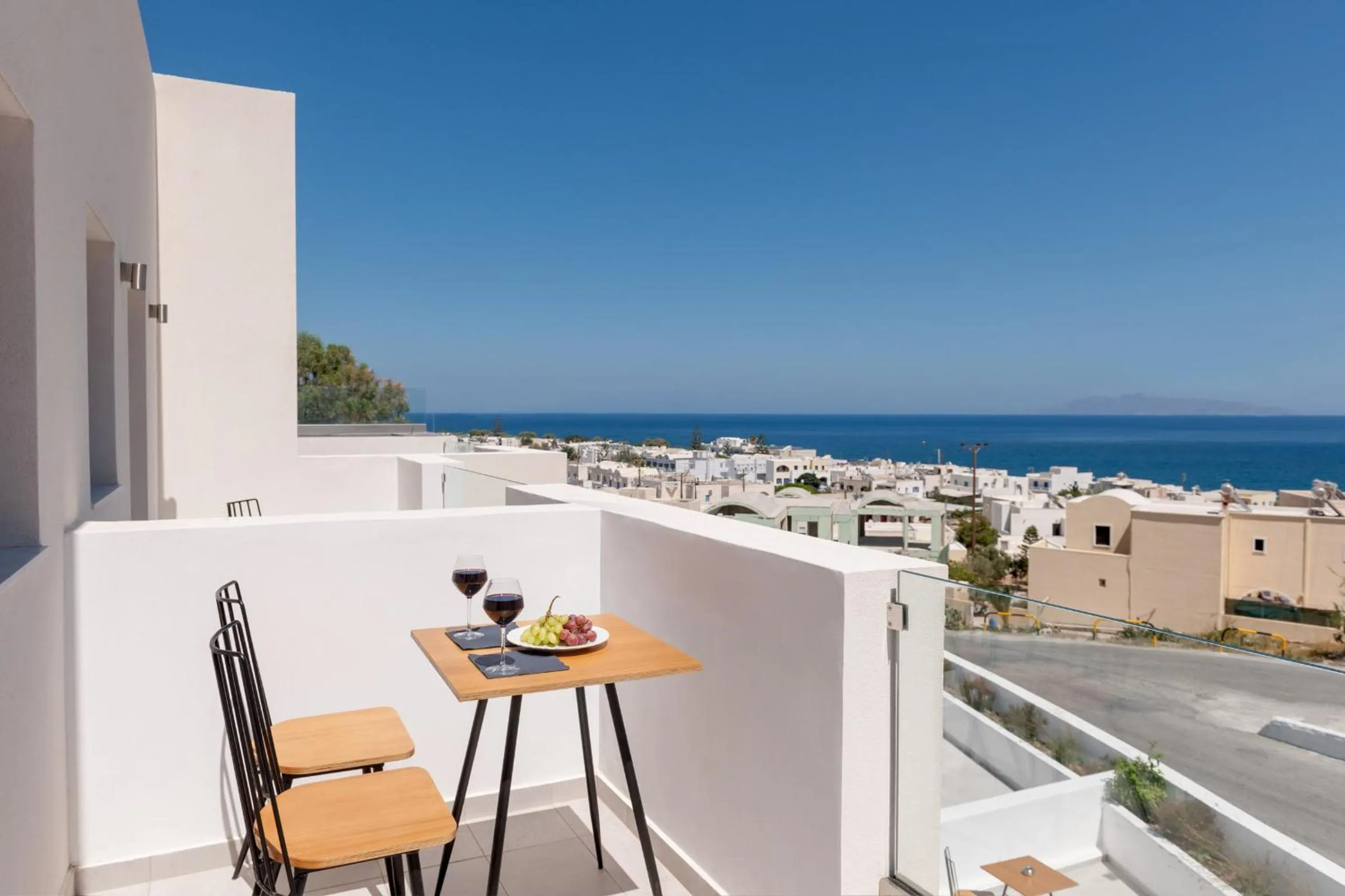 Street view in MAR n MAR CROWN HOTEL-SUITES