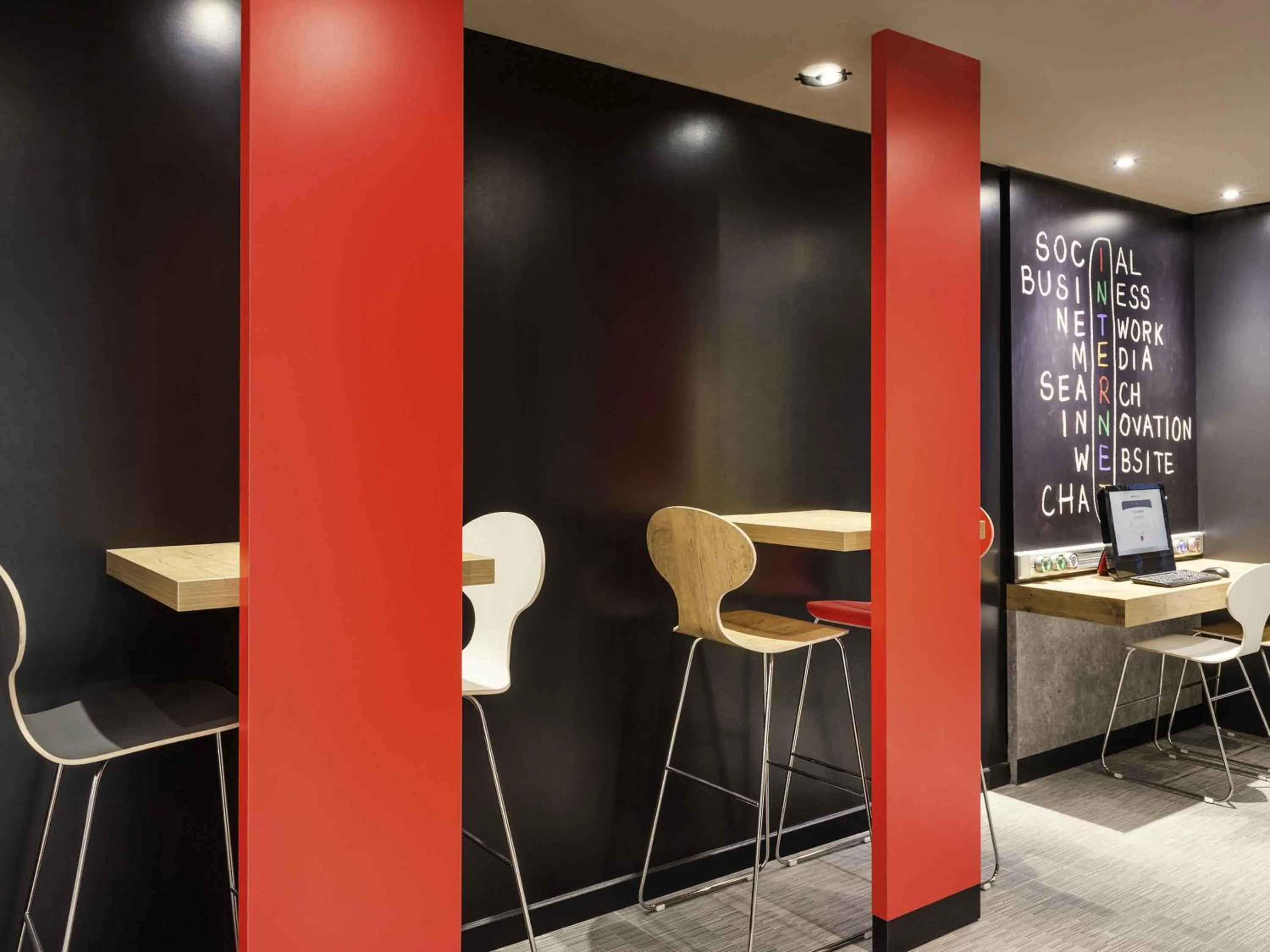 Lounge or bar in ibis Paris Père Lachaise