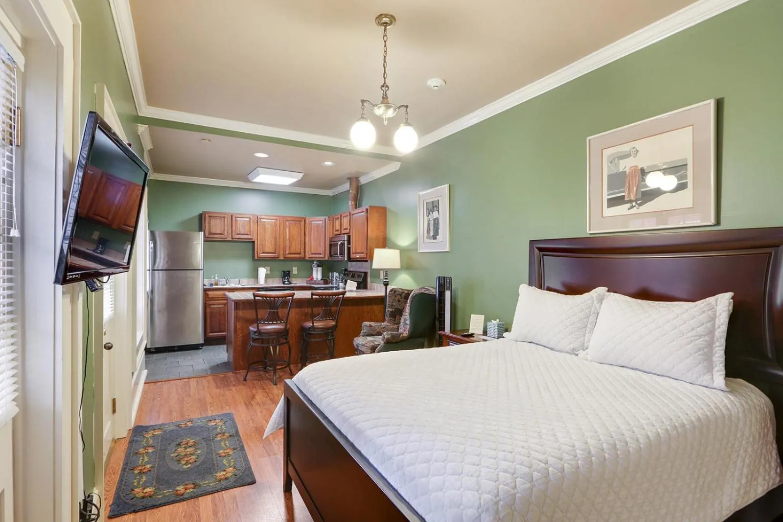 Photo of the whole room, Bed in Grenoble House