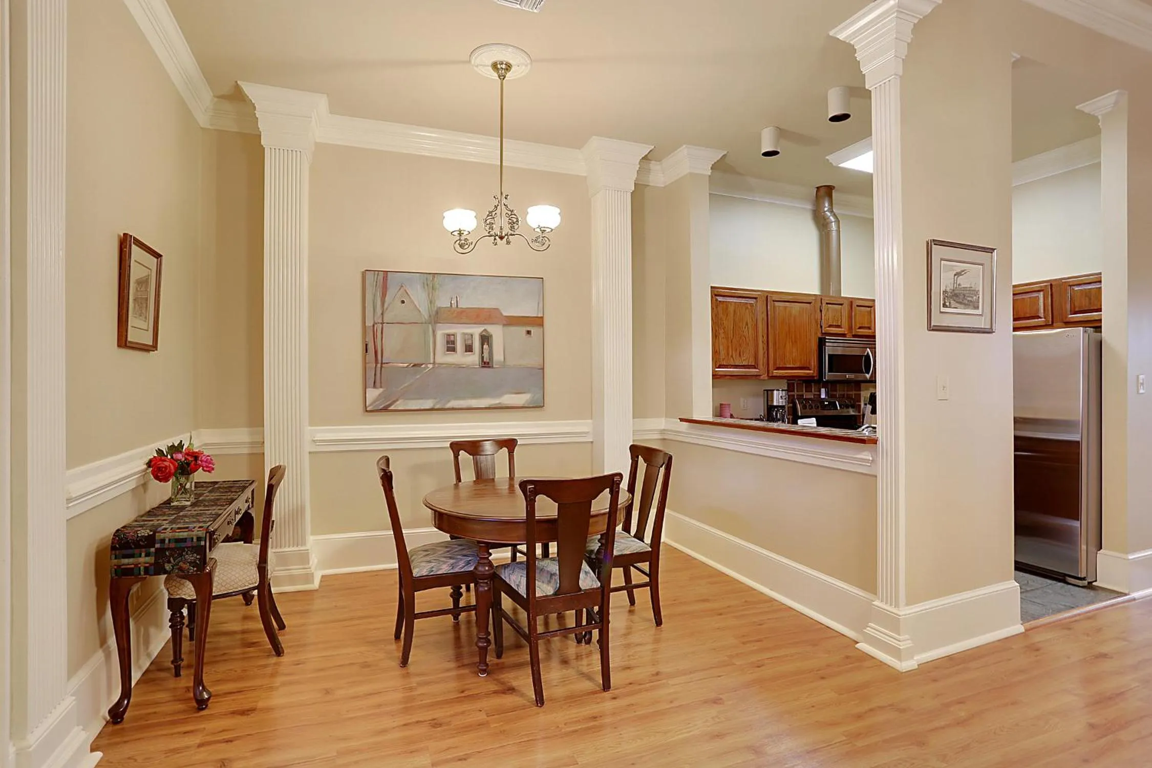 Dining area in Grenoble House