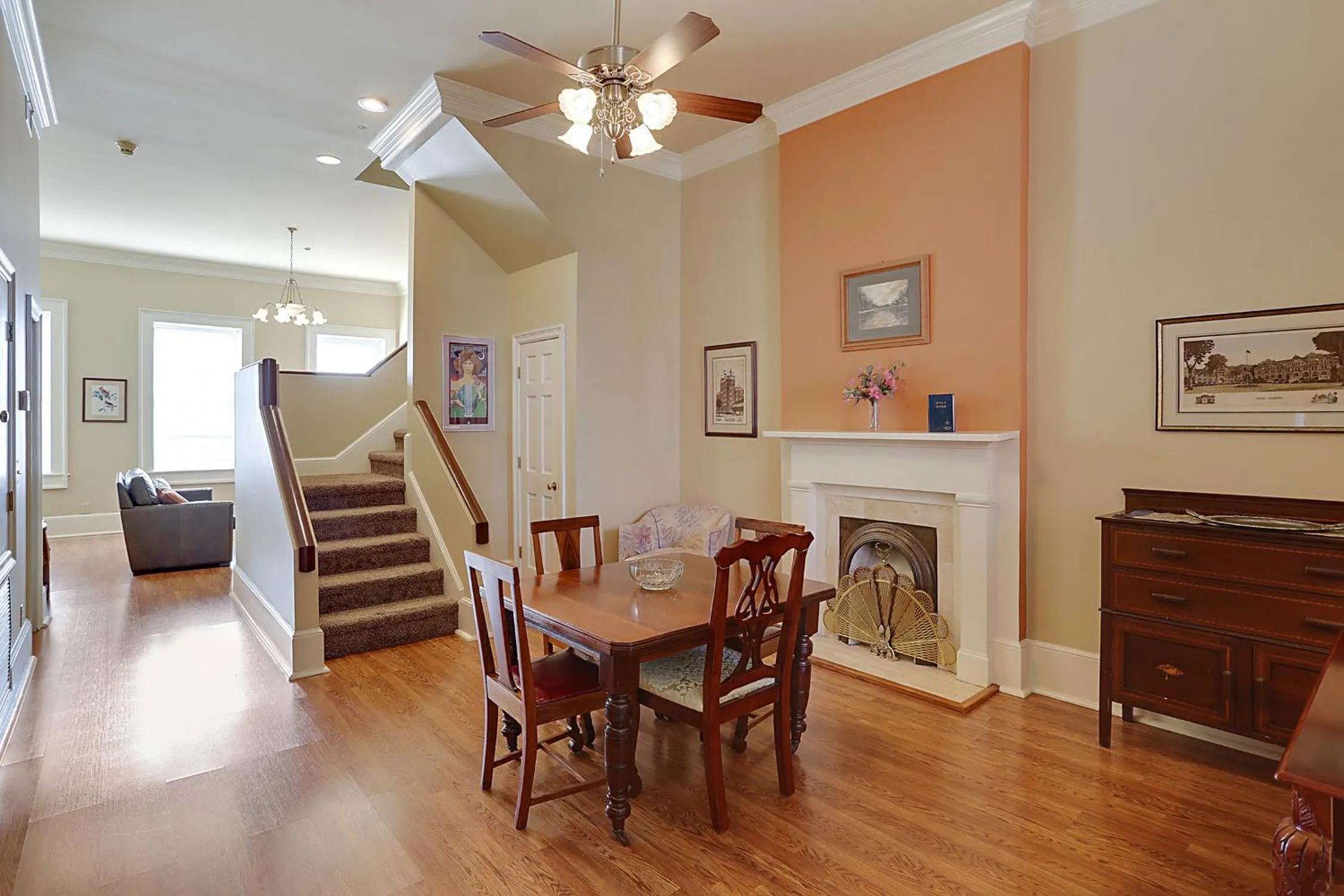 Dining area in Grenoble House