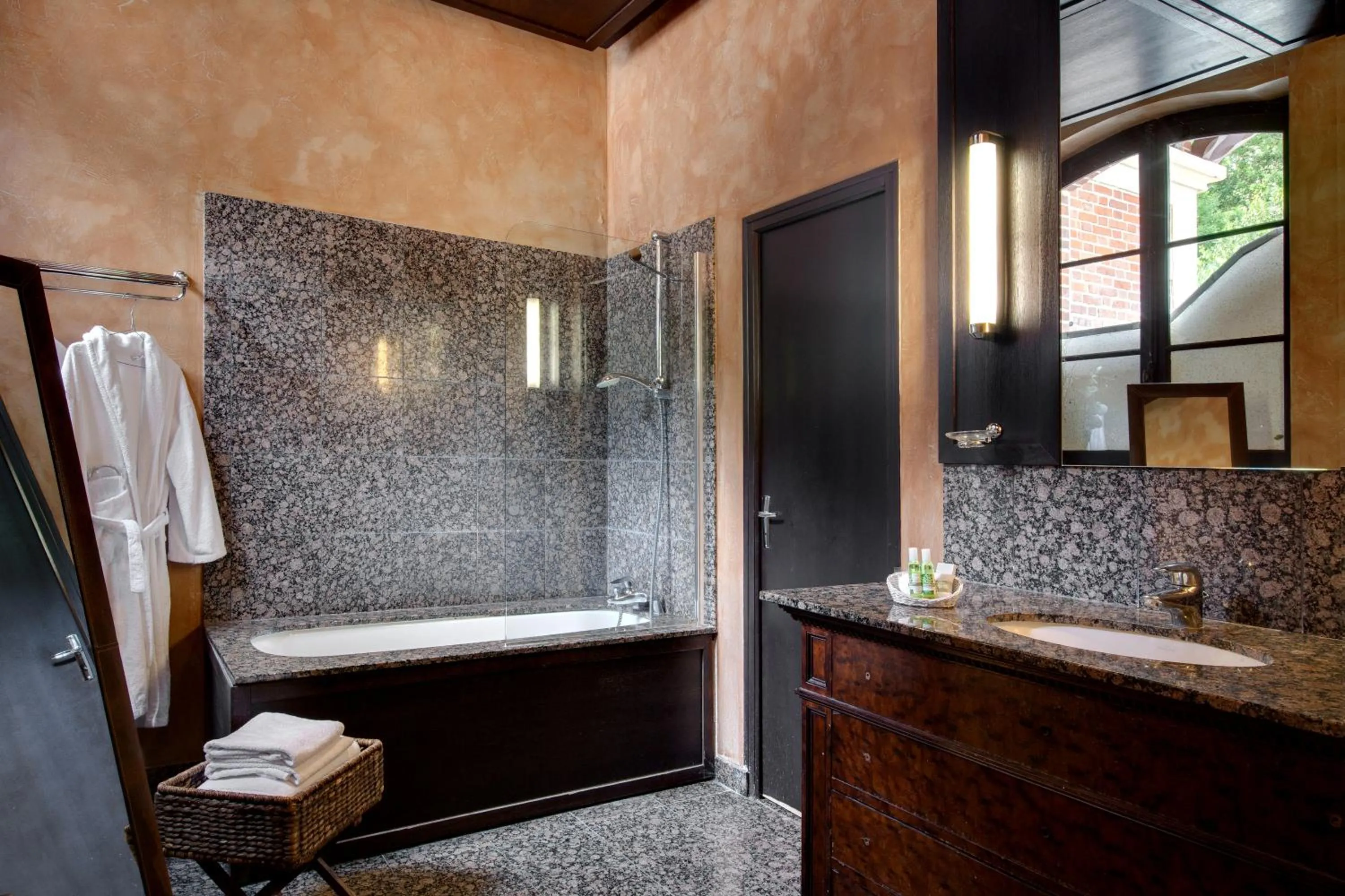 Day in Le Pavillon De Gouffern