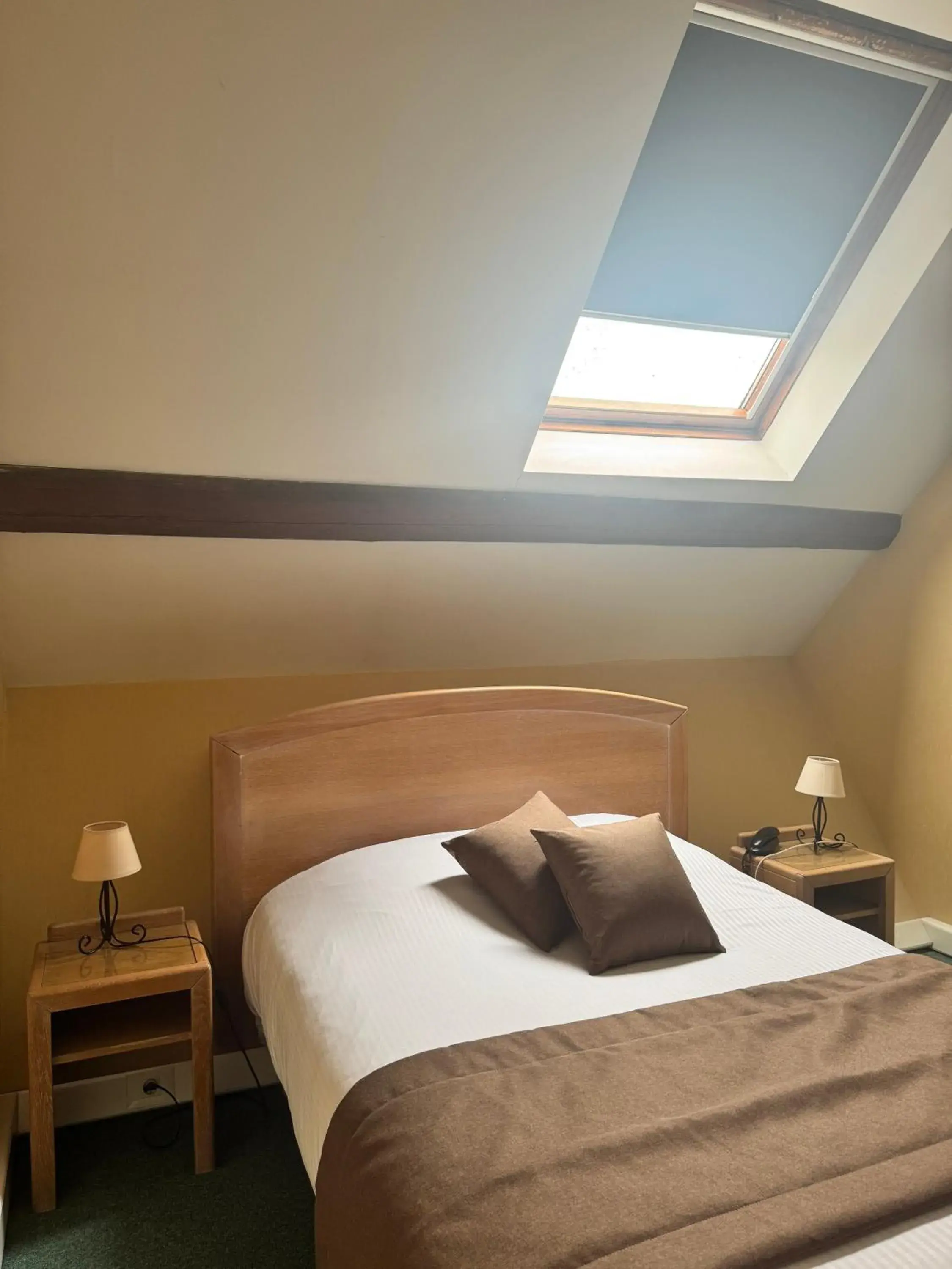 Attic Duplex Room with stairs in Hôtel Du Théâtre Centre Historique Parking Souterrain Gratuit Attic Duplex Room with stairs in Hôtel Du Théâtre Centre Historique Parking Souterrain Gratuit