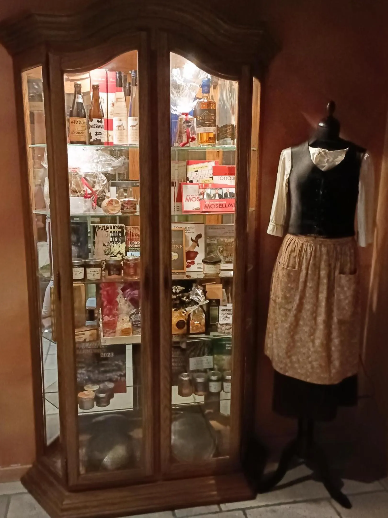 Decorative detail in Hôtel Du Théâtre Centre Historique - Parking Souterrain Public Gratuit