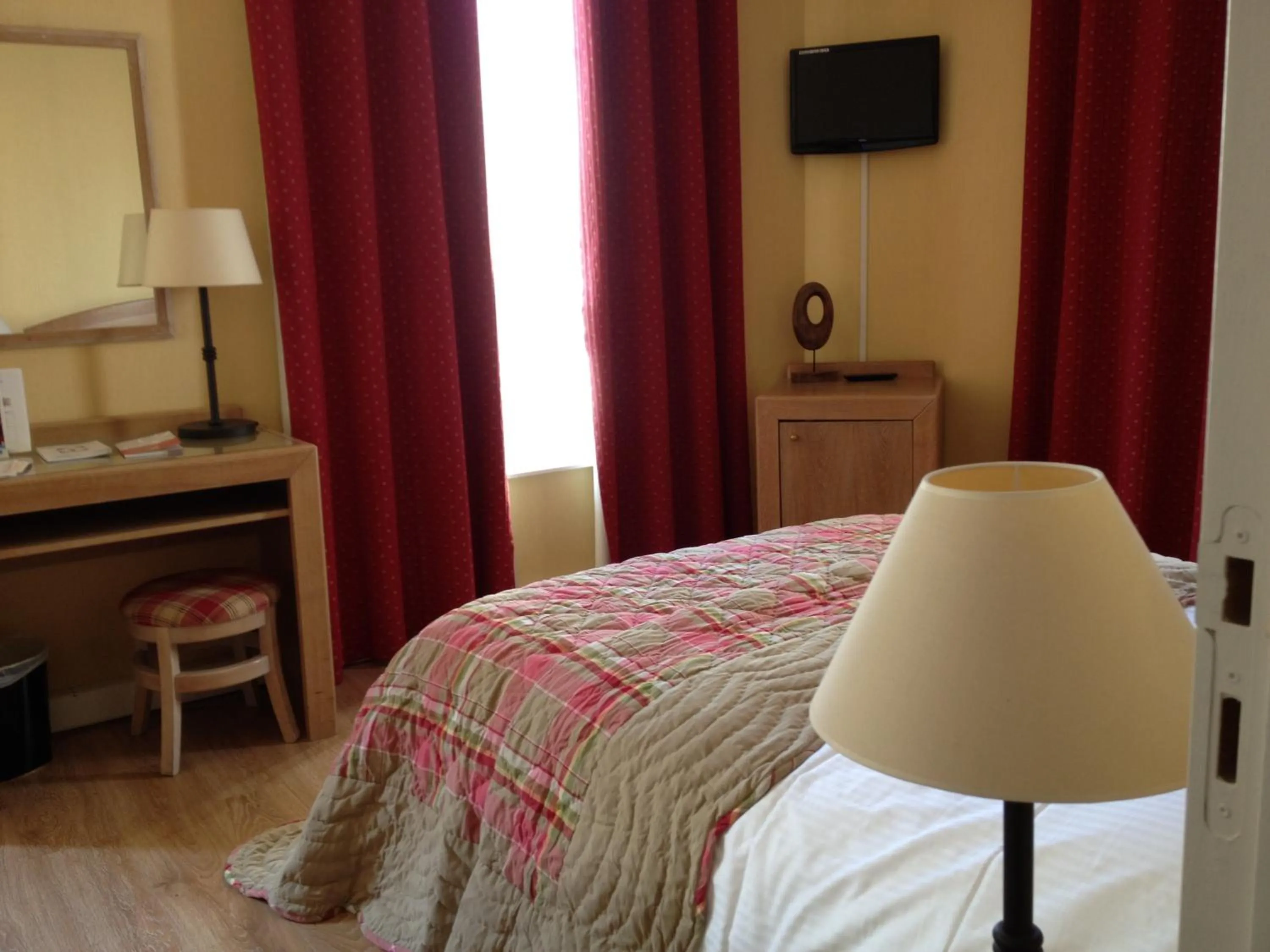 Photo of the whole room, Bed in Hôtel Du Théâtre Centre Historique - Parking Souterrain Public Gratuit