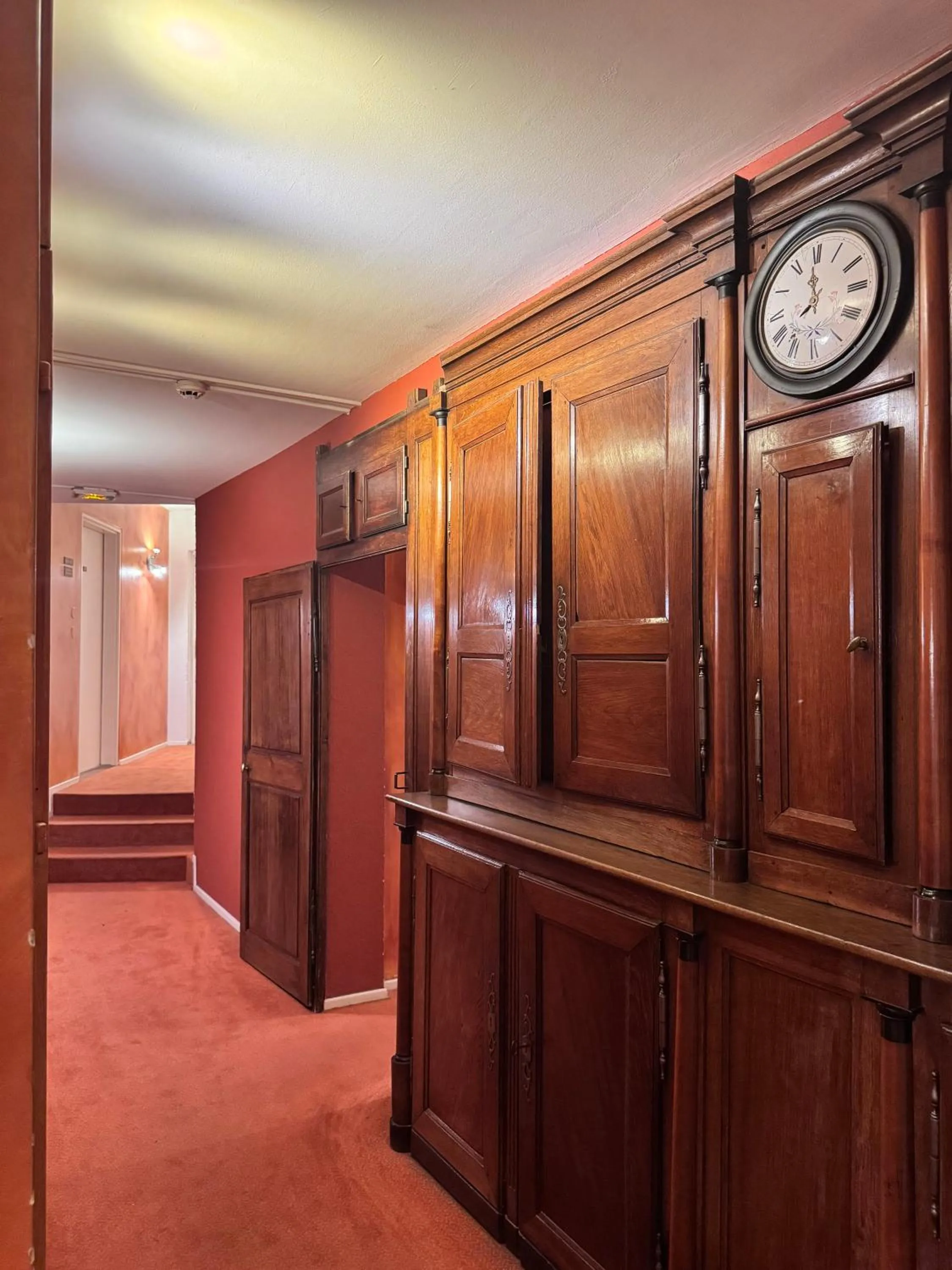 room service in Hôtel Du Théâtre Centre Historique - Parking Souterrain Public Gratuit