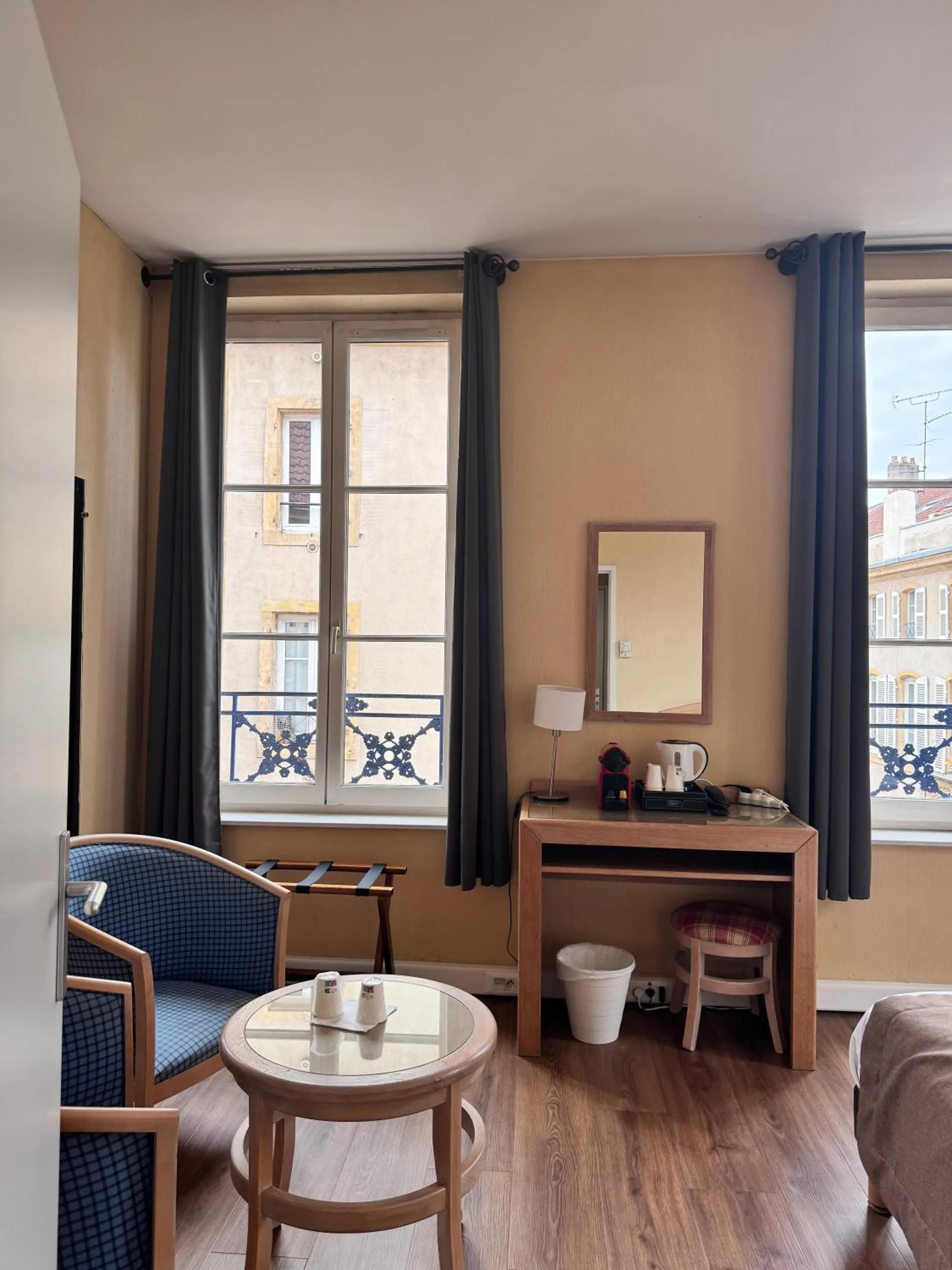 Bedroom in Hôtel Du Théâtre Centre Historique - Parking Souterrain Public Gratuit