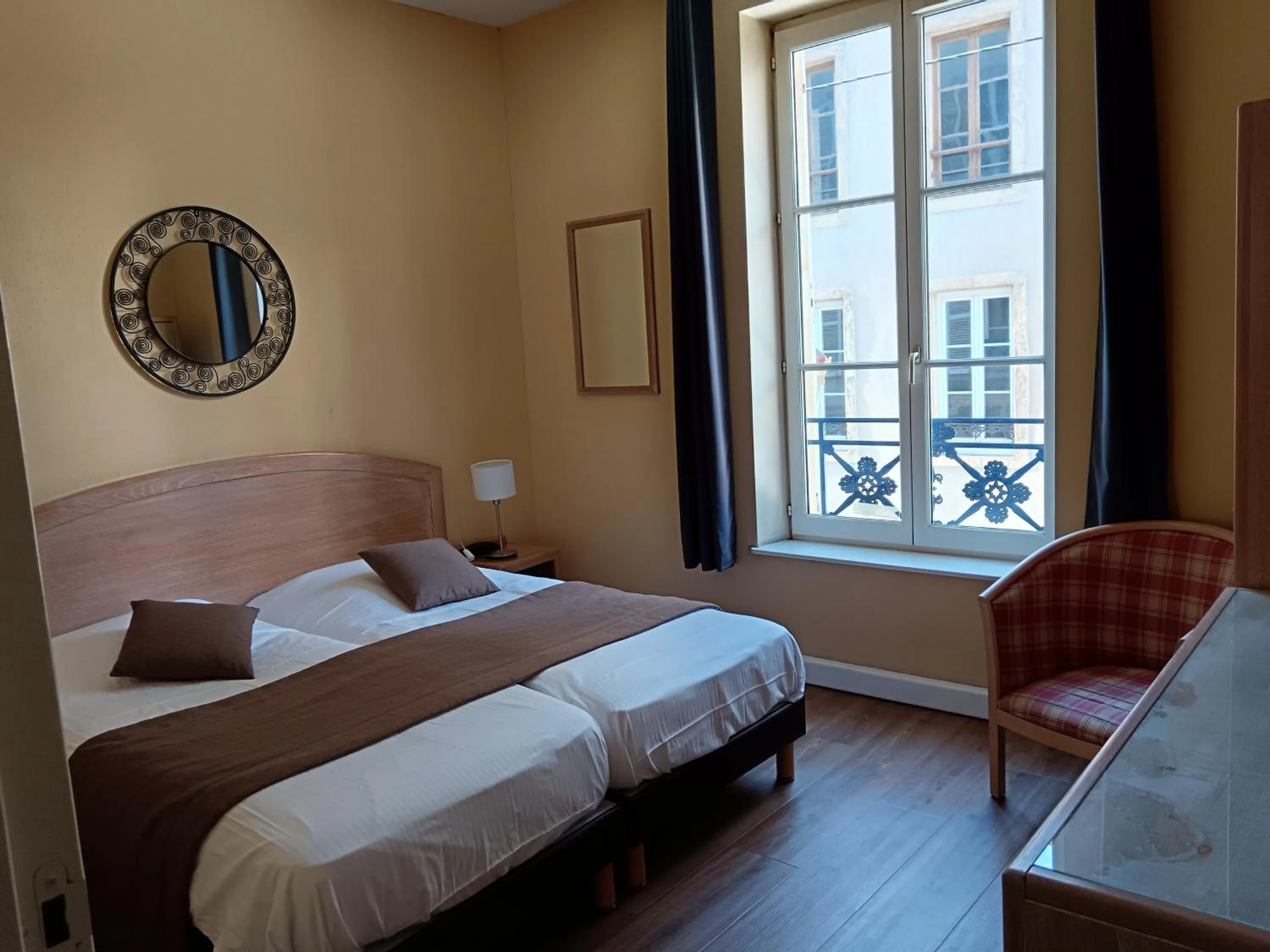 Bedroom, Bed in Hôtel Du Théâtre Centre Historique - Parking Souterrain Public Gratuit