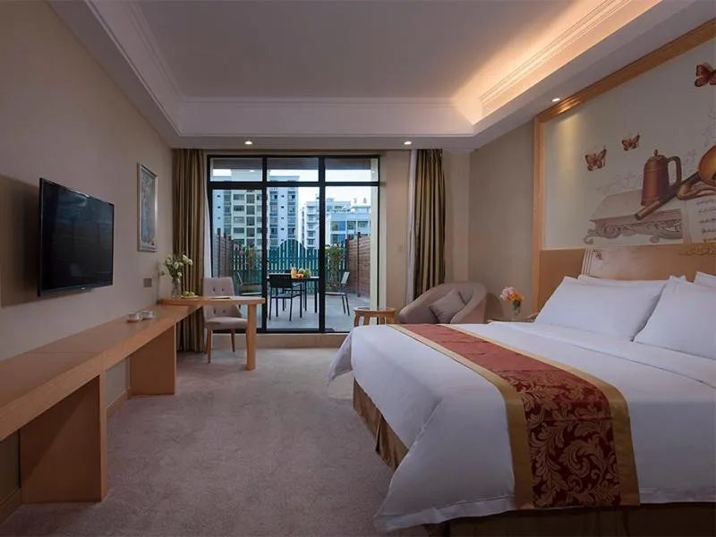 Bed in Vienna Hotel (Qionghai Yinhai Road)