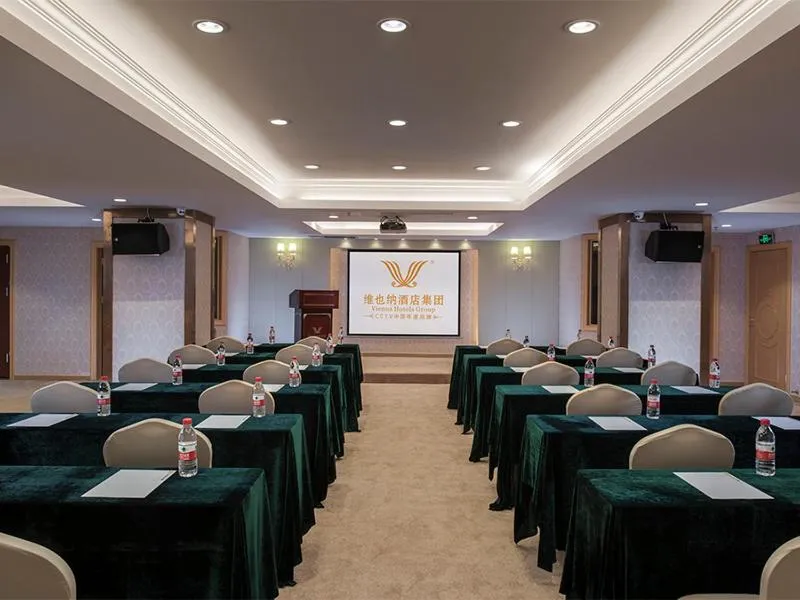 Vienna Hotel (Qionghai Yinhai Road)