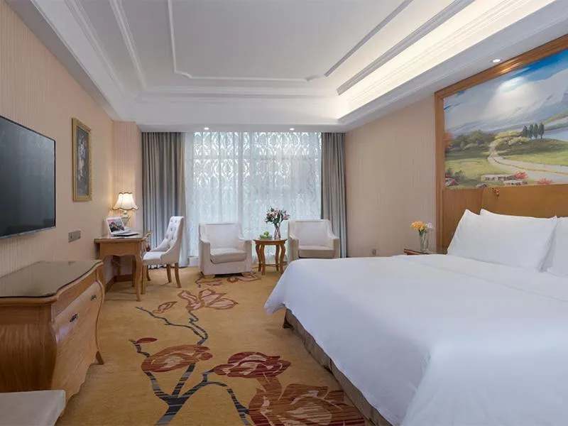 Bed in Vienna International Hotel (Fangchenggang Administration Center High-speed Railway Station branch)