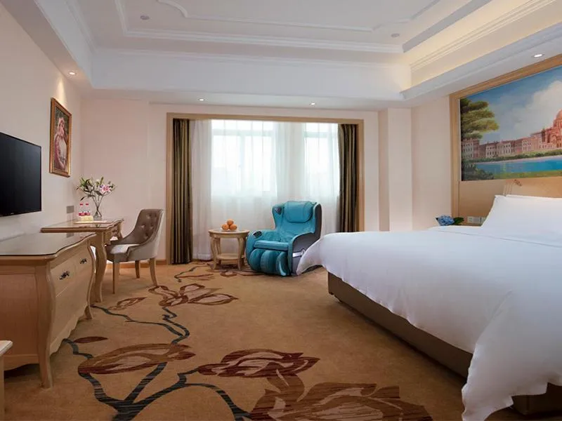 Bed in Vienna International Hotel (Fangchenggang Administration Center High-speed Railway Station branch)