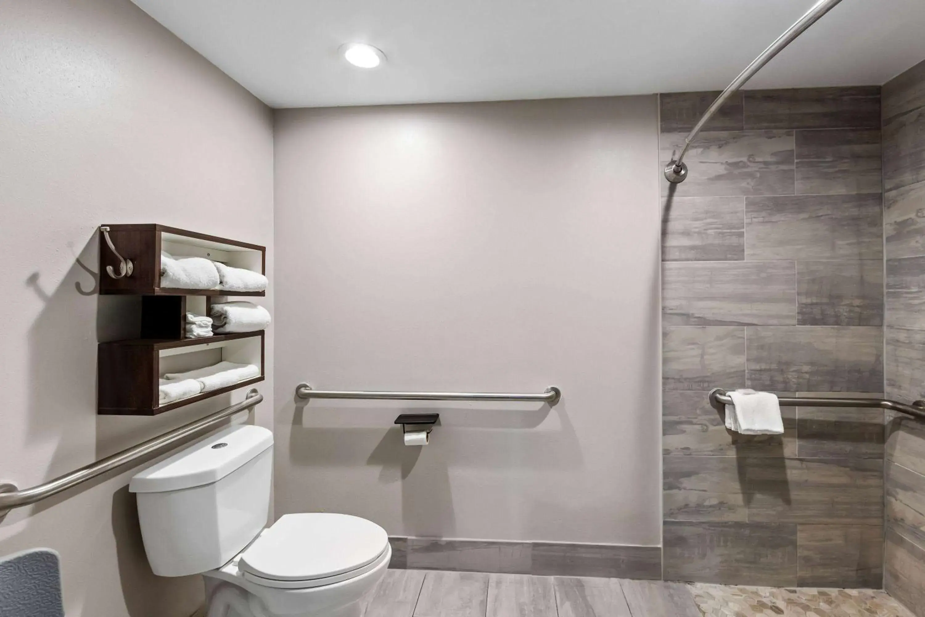 Deluxe Double Room with Two Double Beds - Disability Access - Non-Smoking in Howard Johnson by Wyndham Jackson Deluxe Double Room with Two Double Beds - Disability Access - Non-Smoking in Howard Johnson by Wyndham Jackson