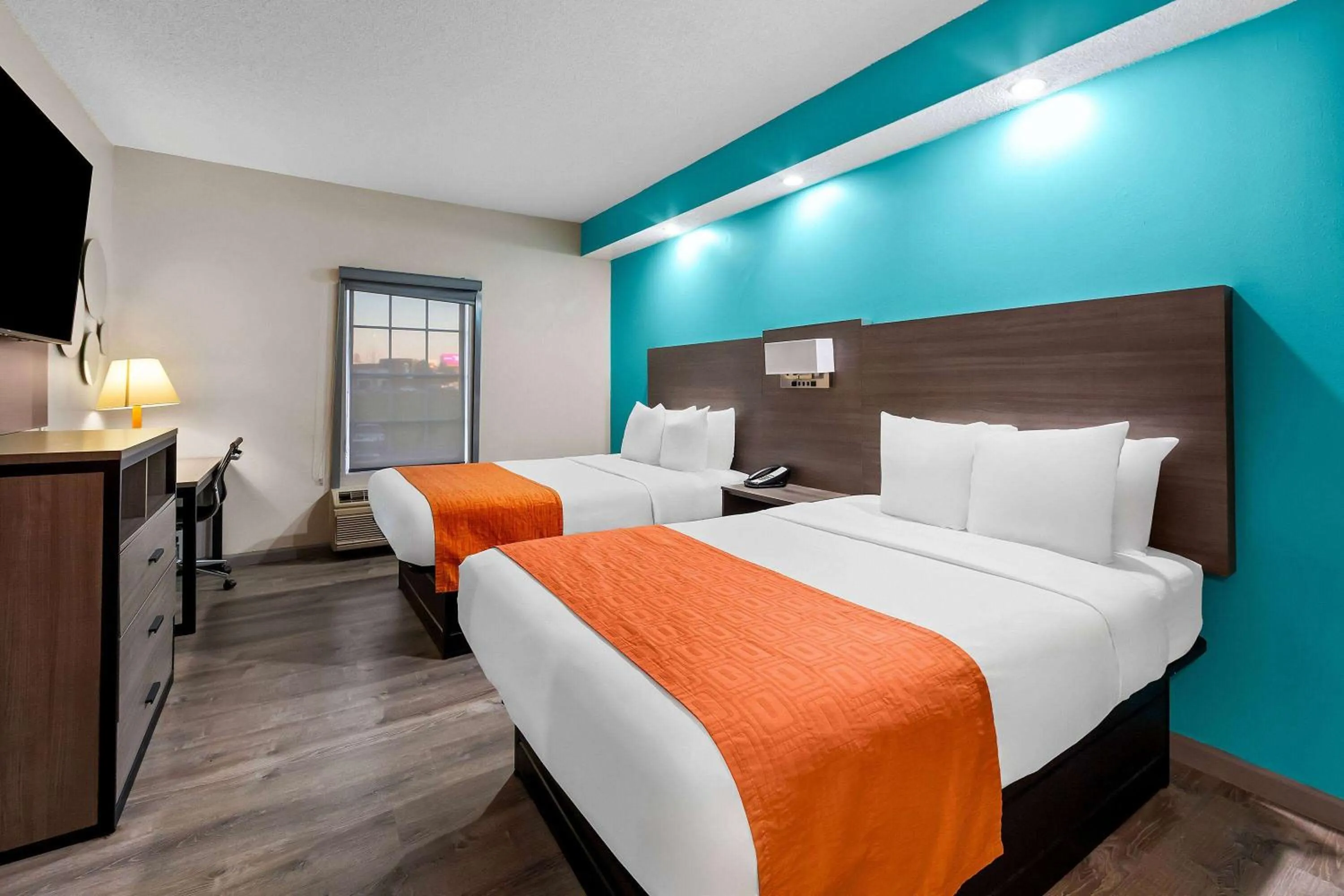 Bed in Howard Johnson by Wyndham Jackson