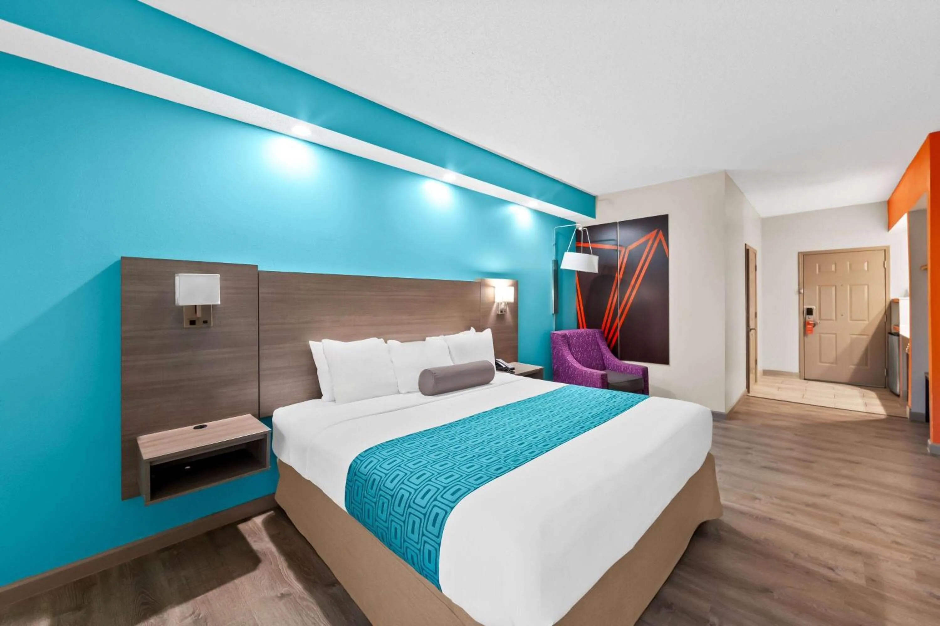 Bed in Howard Johnson by Wyndham Jackson