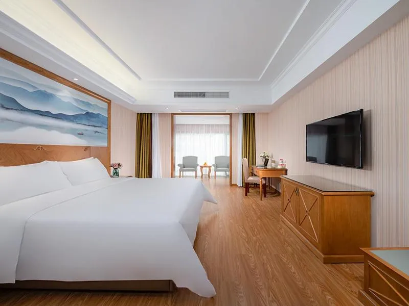 Bed in Vienna hotel (huizhou ancient city store, shexian county, huangshan city, anhui province)