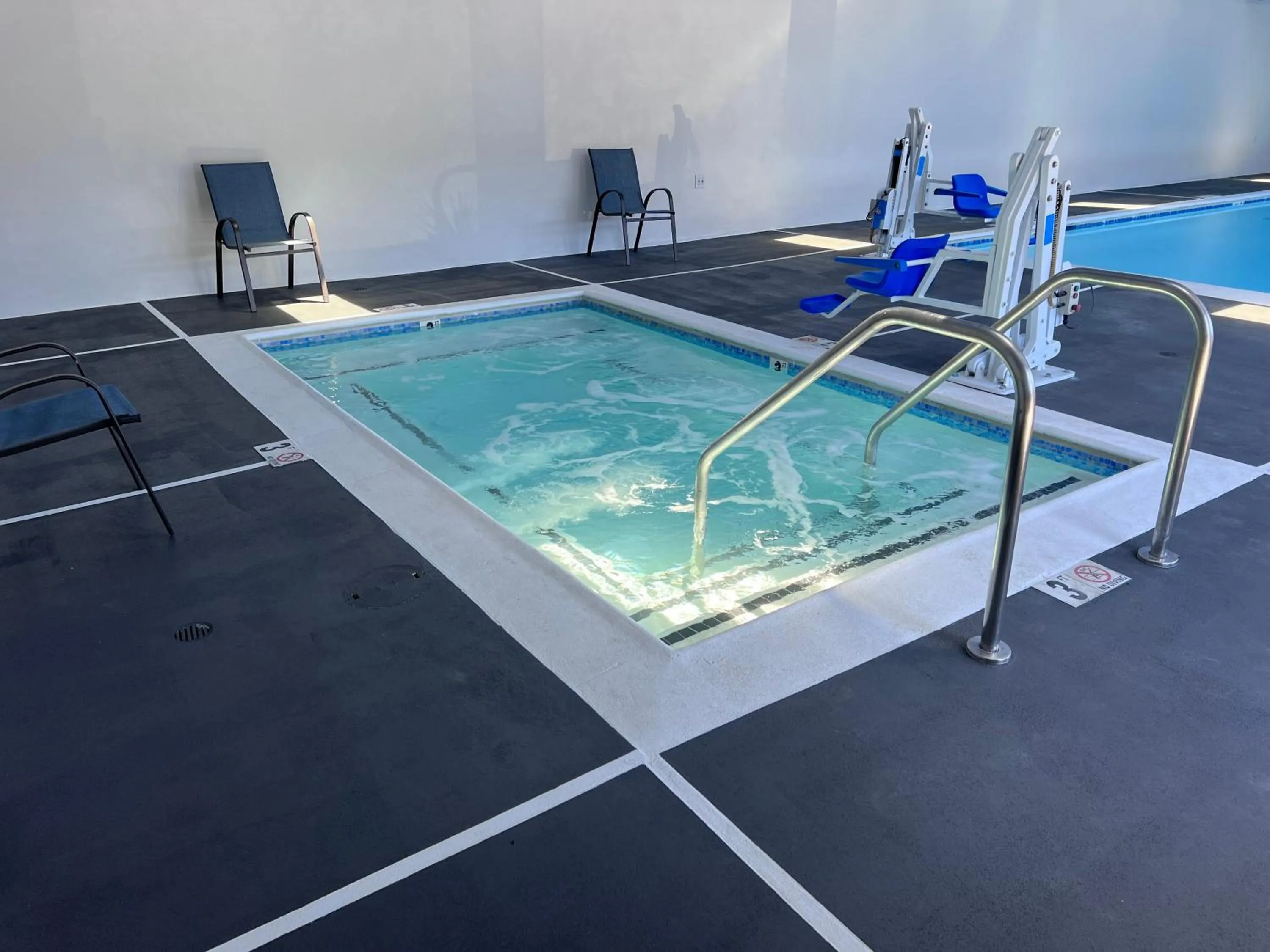 Hot Tub in Surf City Inn & Suites