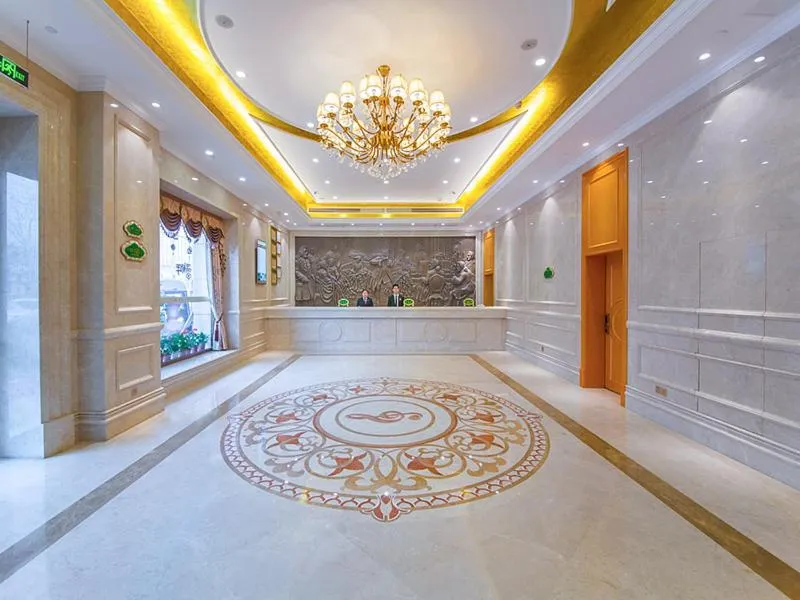 Vienna Hotel Whhan xingye road stone bridge subway station store